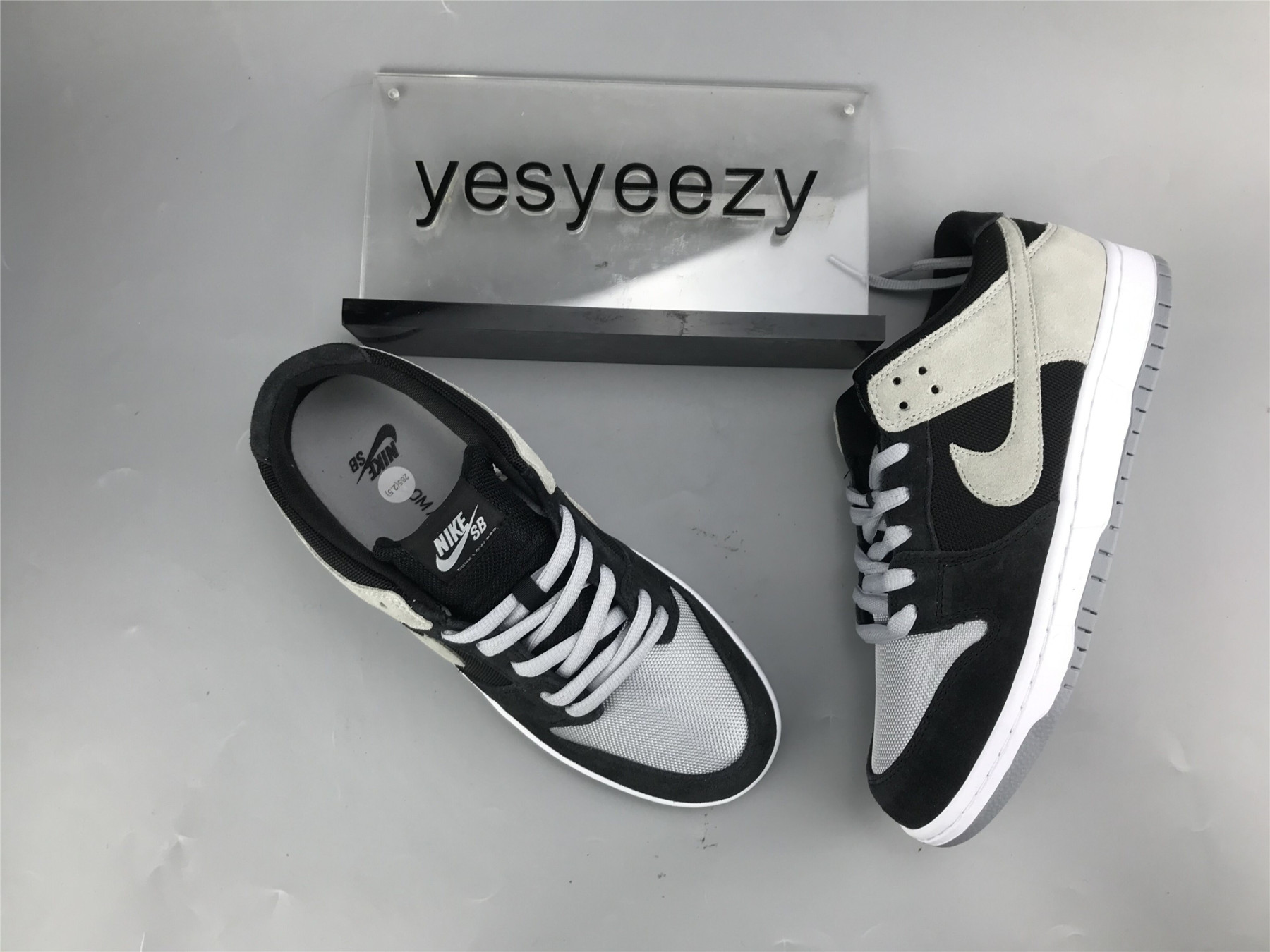 UA NIKE ZOOM DUNK LOW PRO SB