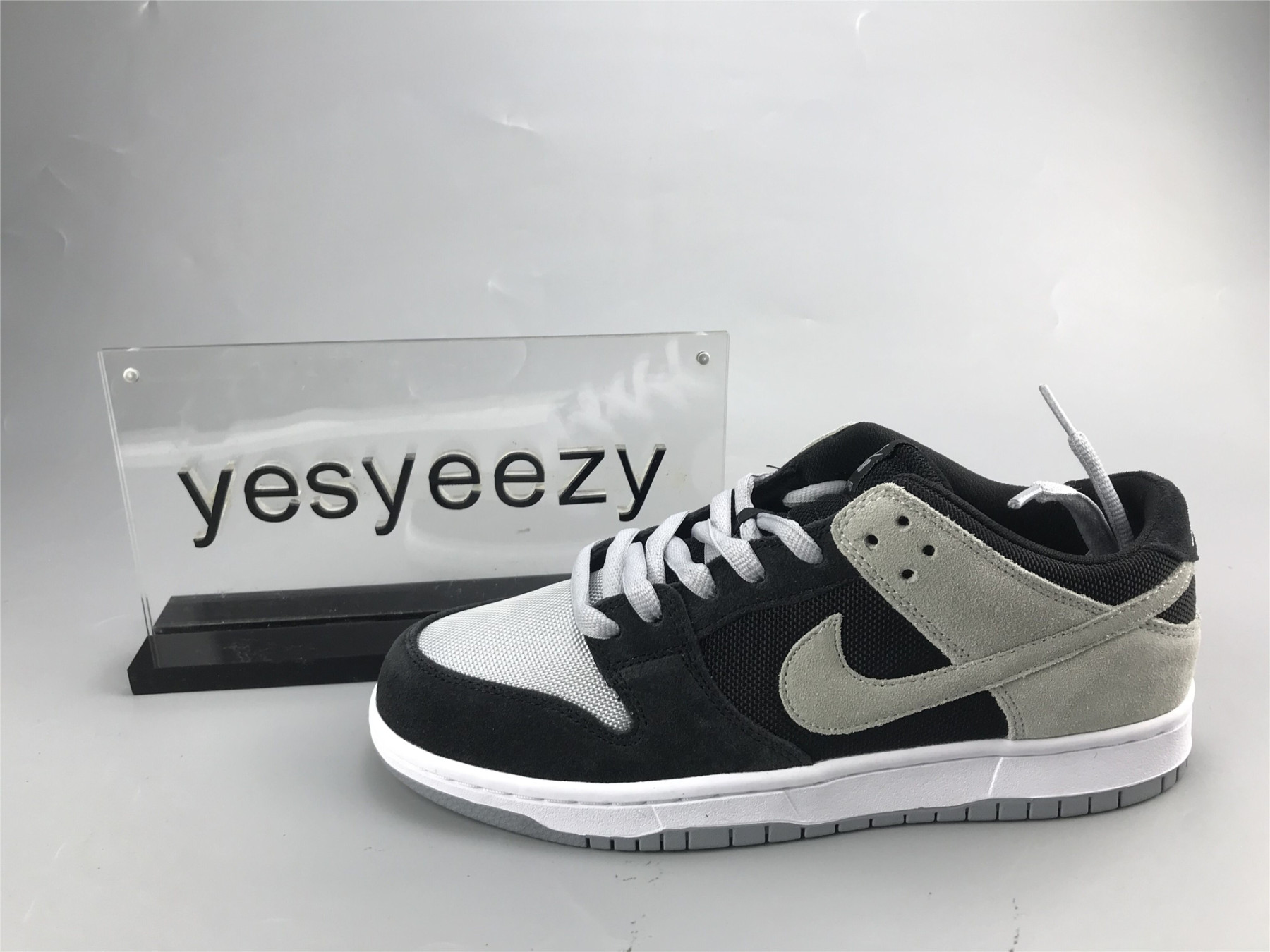 UA NIKE ZOOM DUNK LOW PRO SB