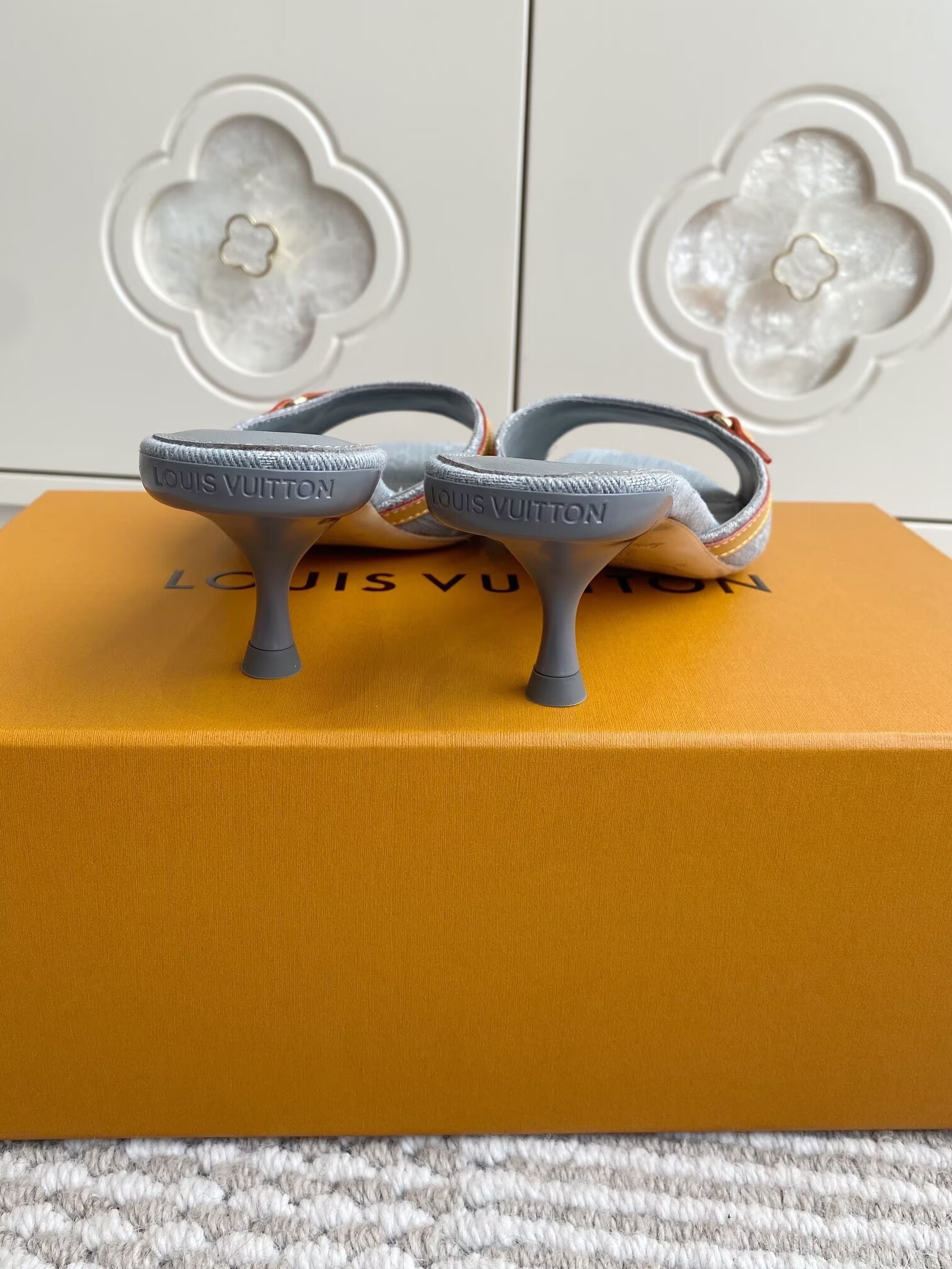 UA LV 6AM Mule