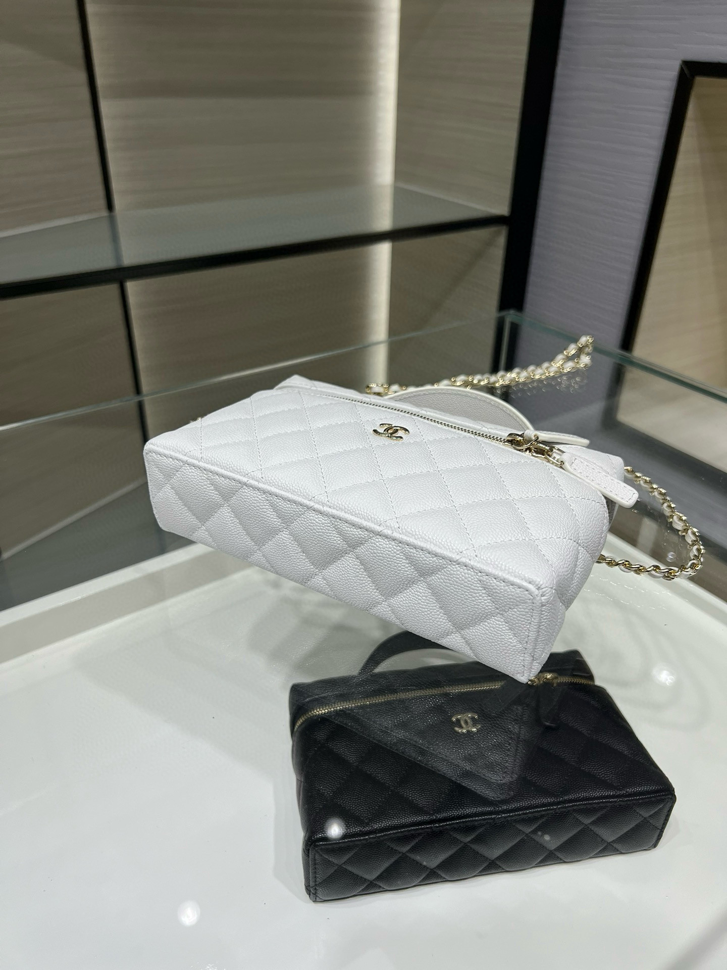CHANEL Classic Vanity with chain Handbag AP4385 17x19.5x5cm