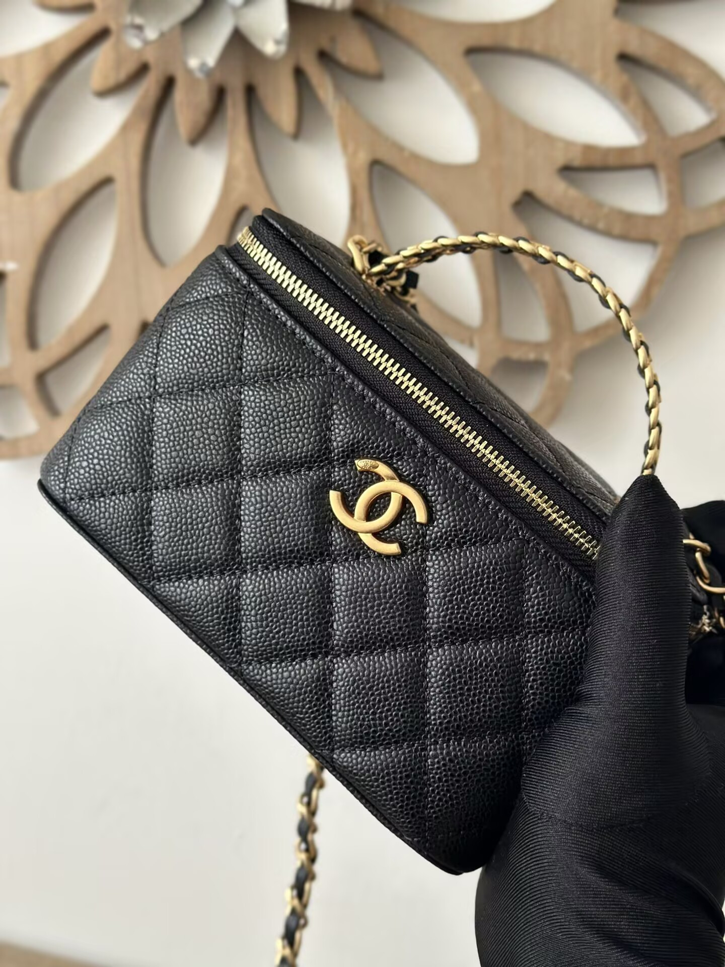 CHANEL Vanity With Chain 9.5x17x8cm