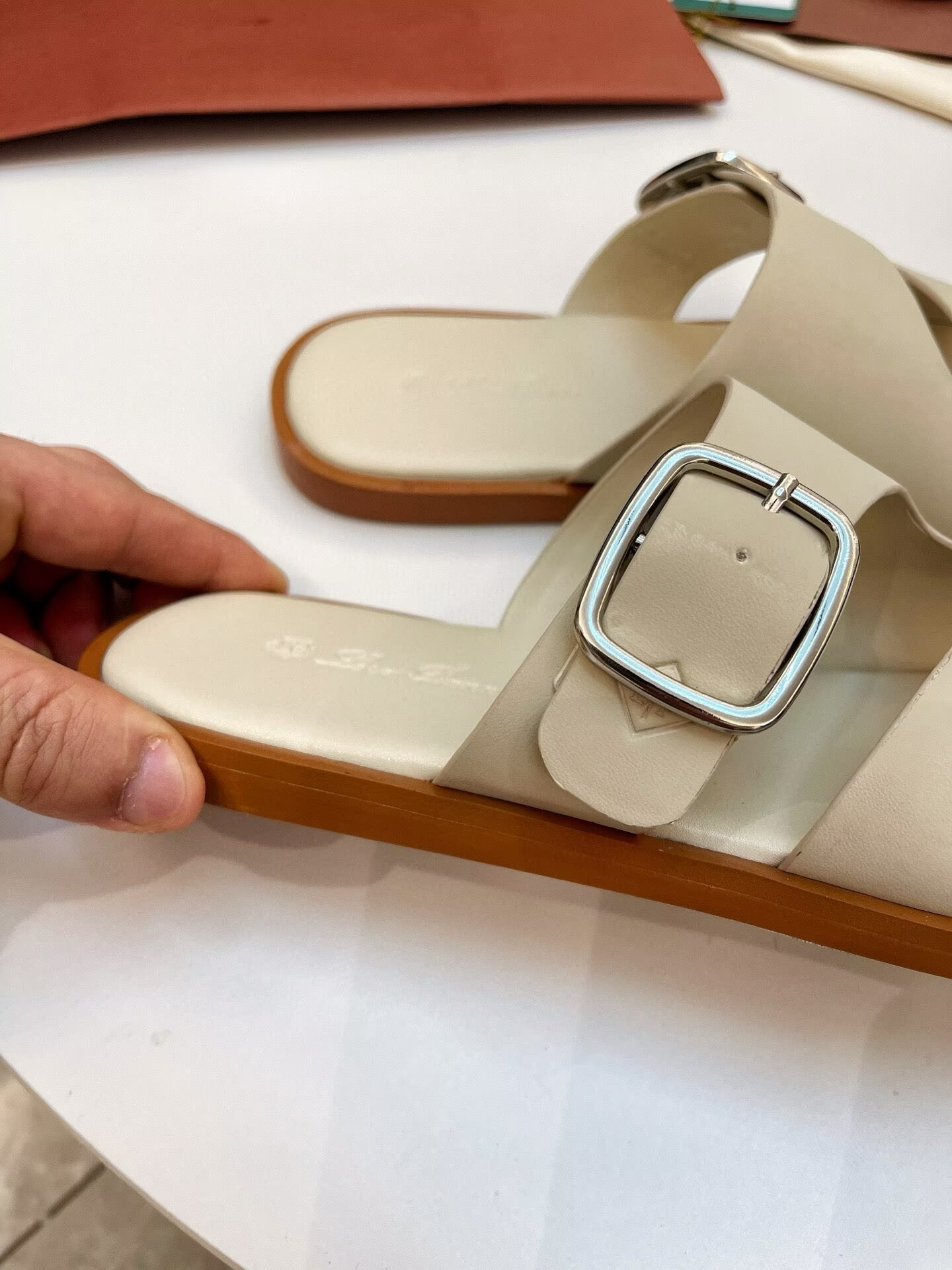 ua L0r0 P1ana sandals