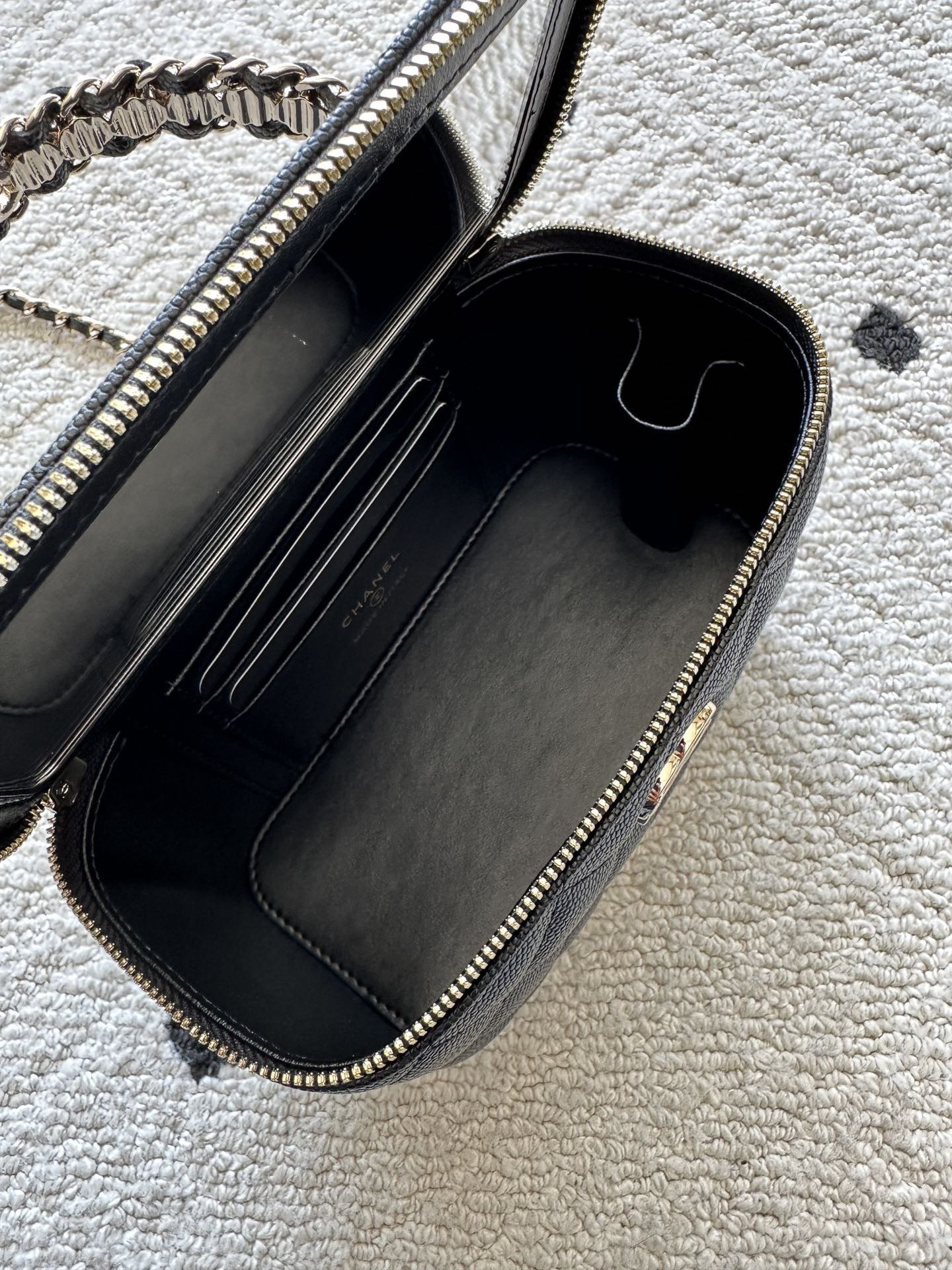 CHANEL Classic Vanity with chain Handbag AS4940 17x9.5x8cm