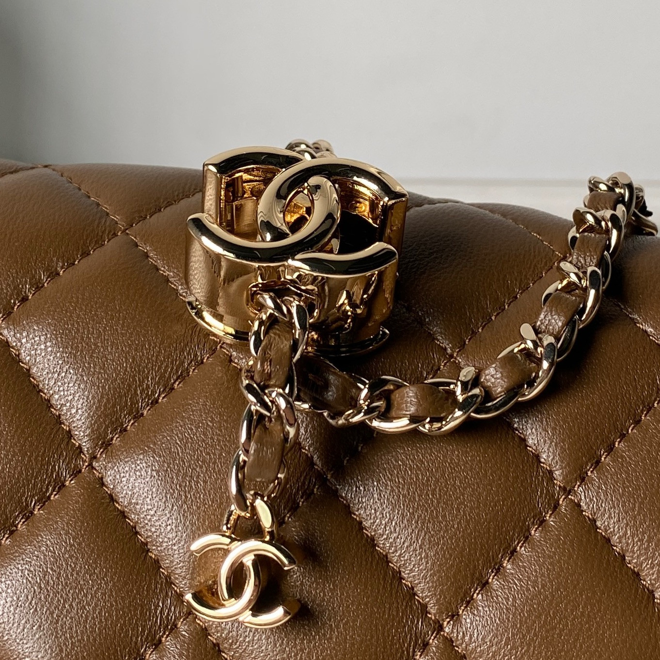 Chanel Classic Flap Handbag CF AS5756 14.5x23.5x7cm