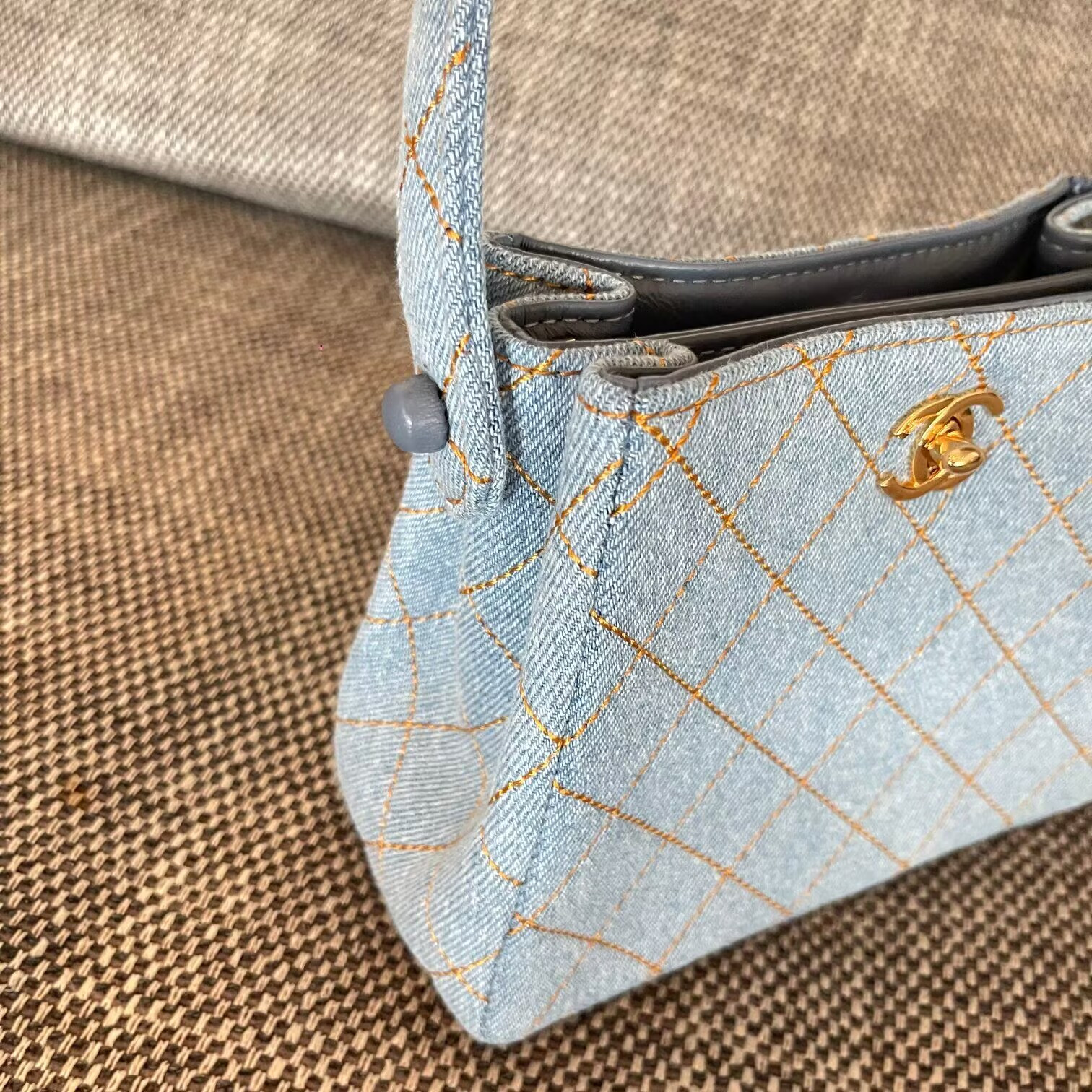 Chanel Mini Classic Handbag 18x13x7cm