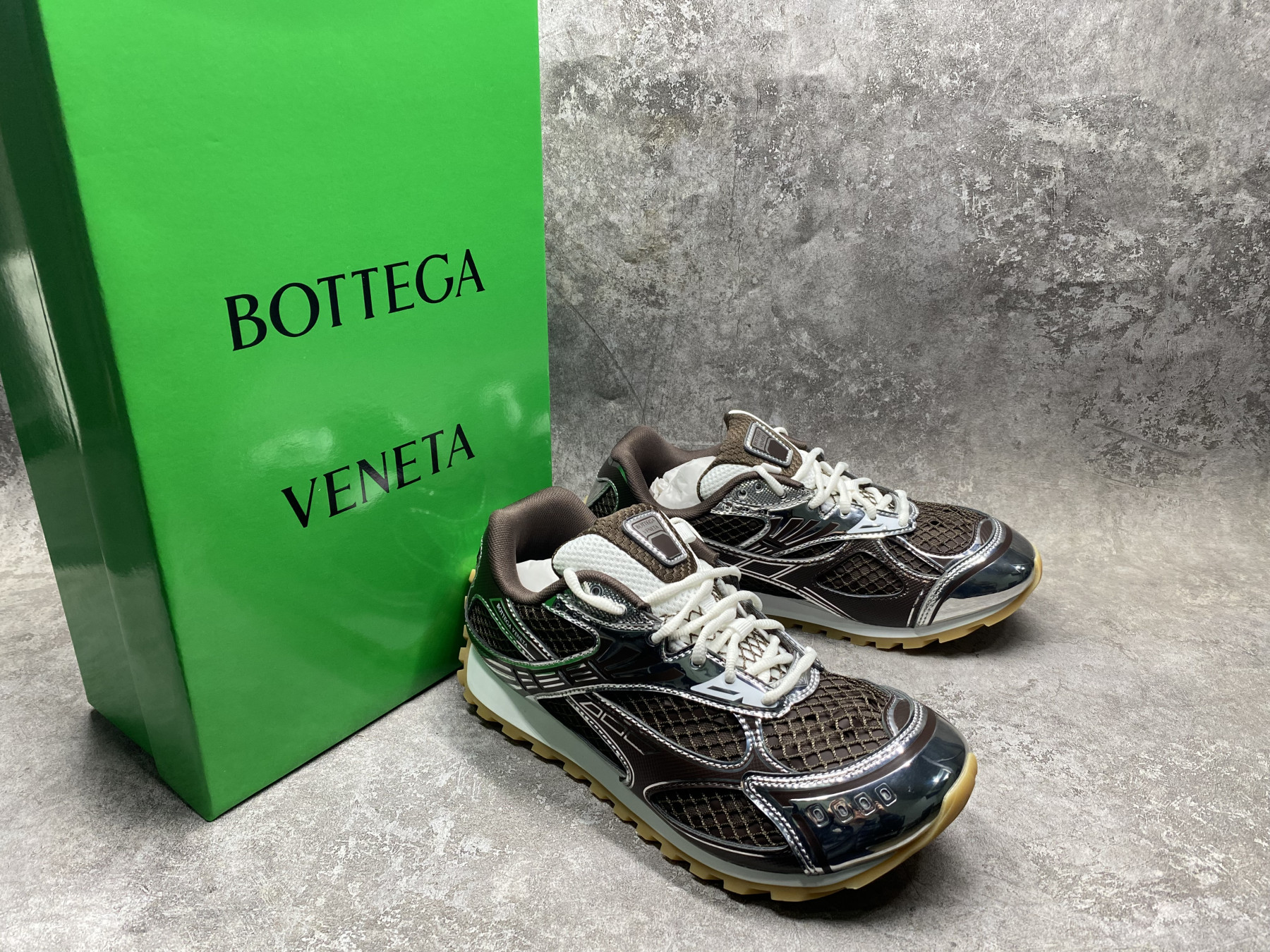 ua b0tt*ga Ven*ta orbit sneaker