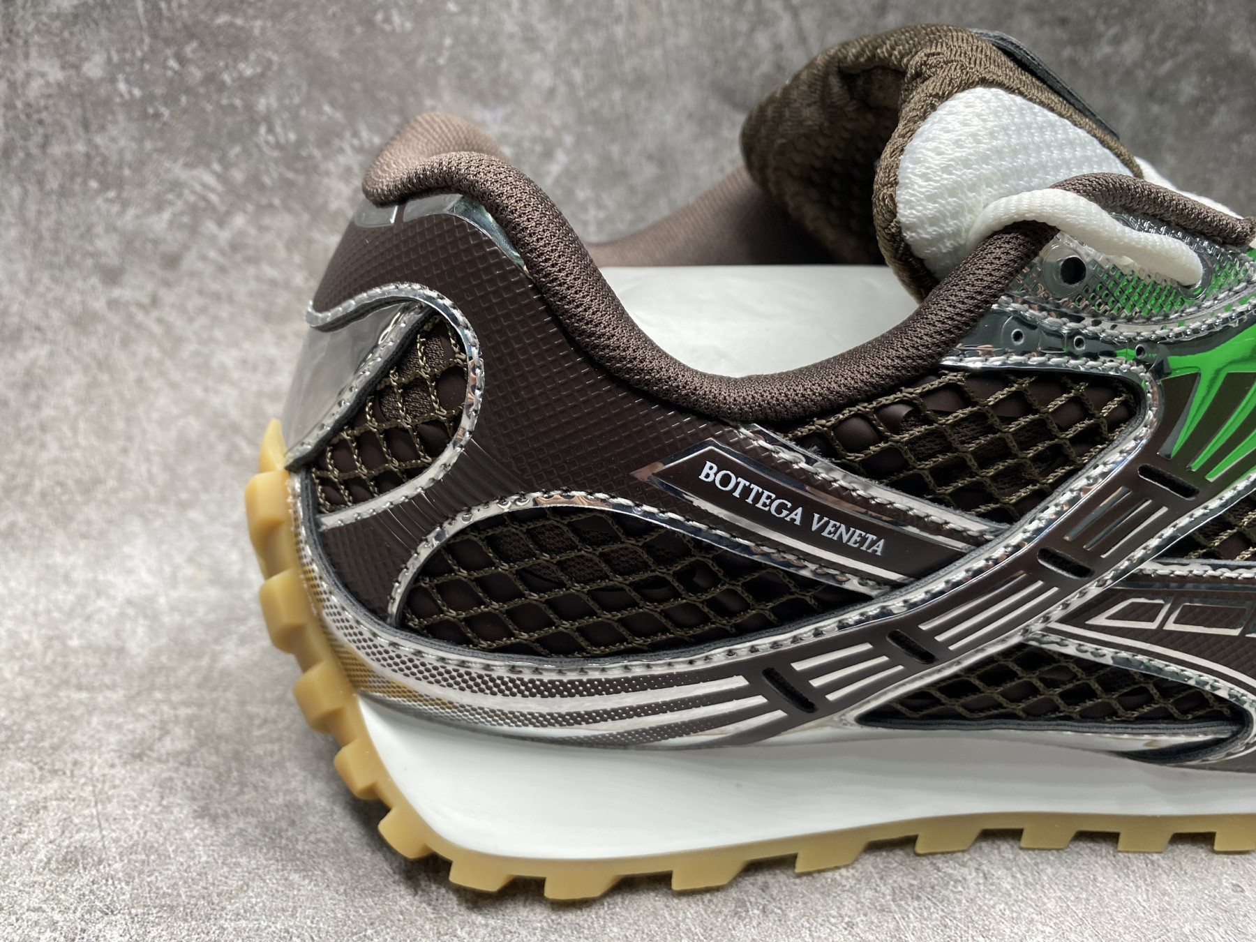 ua b0tt*ga Ven*ta orbit sneaker