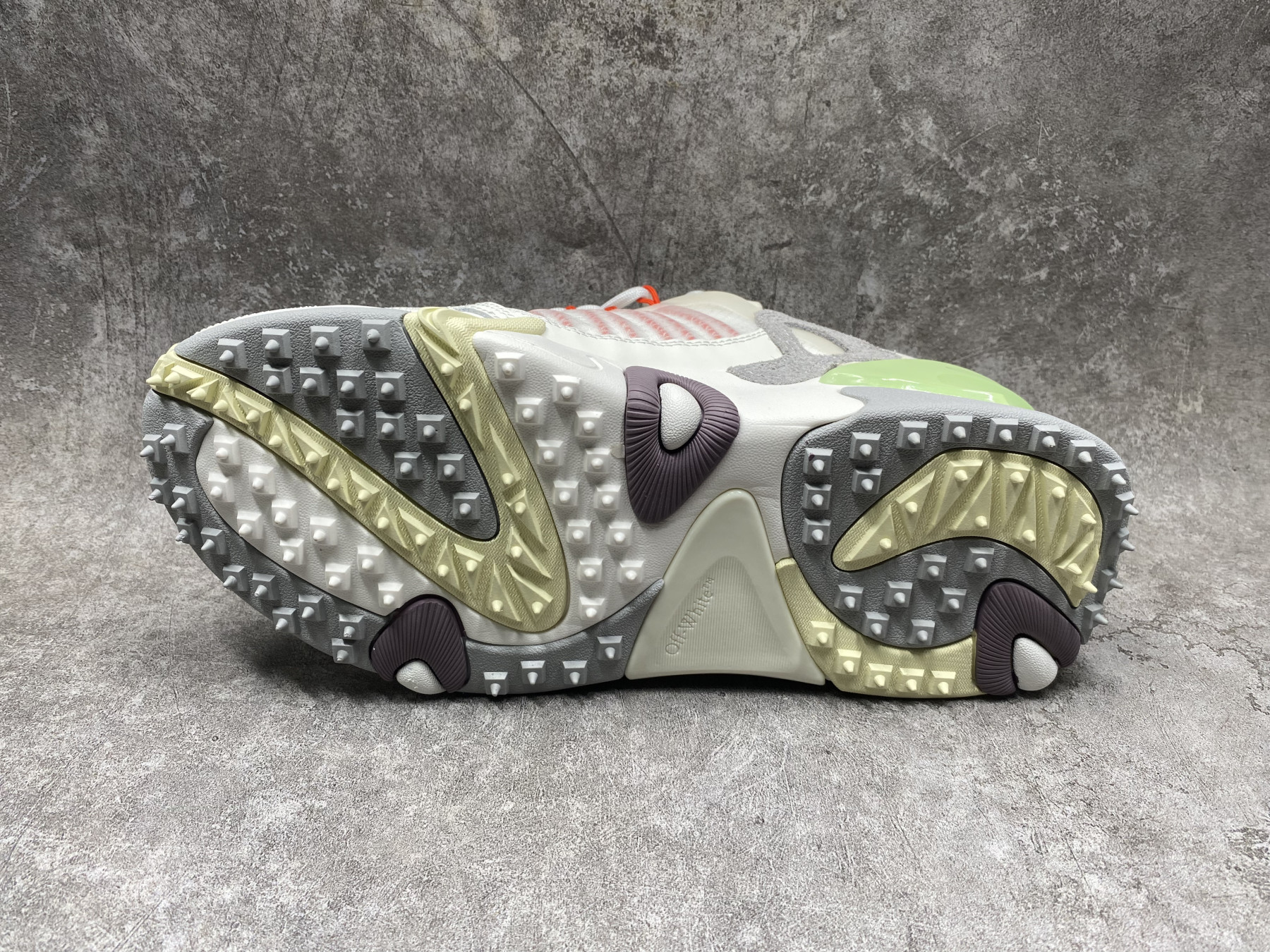 UA Off-White Odsy-2000 Sneaker