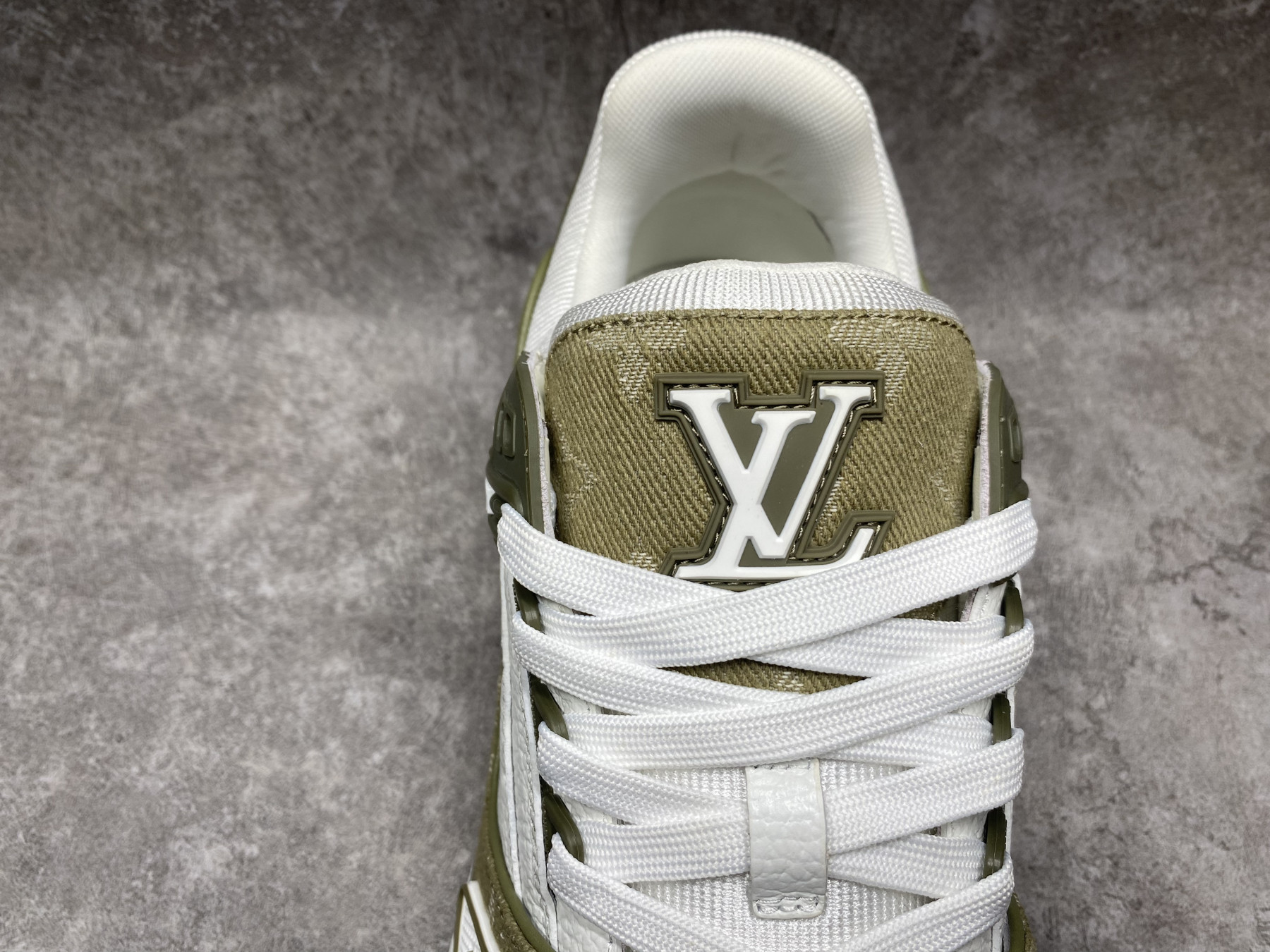 UA LV trainer Sneakers
