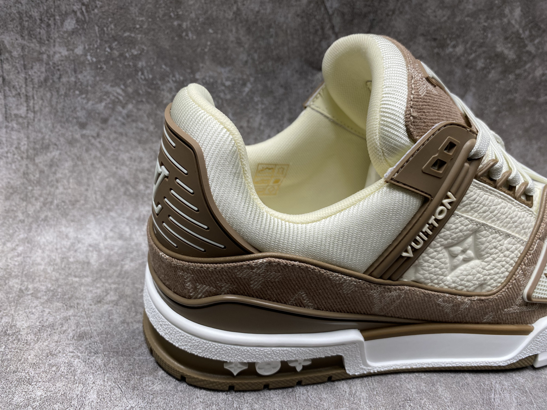 UA LV trainer Sneakers