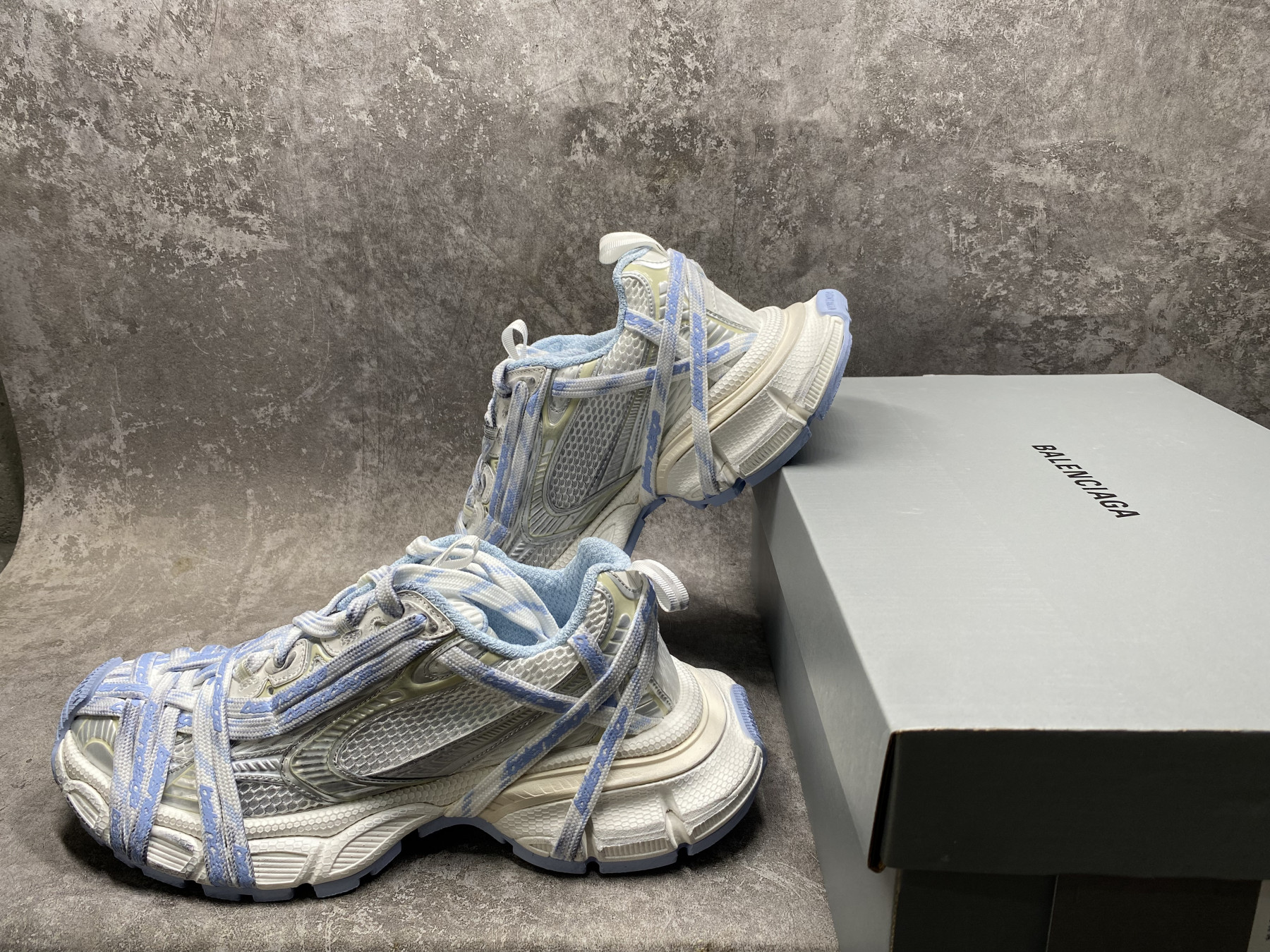 UA Balenciaga 3xl Extreme Laces Logo Sneaker(run one size large)