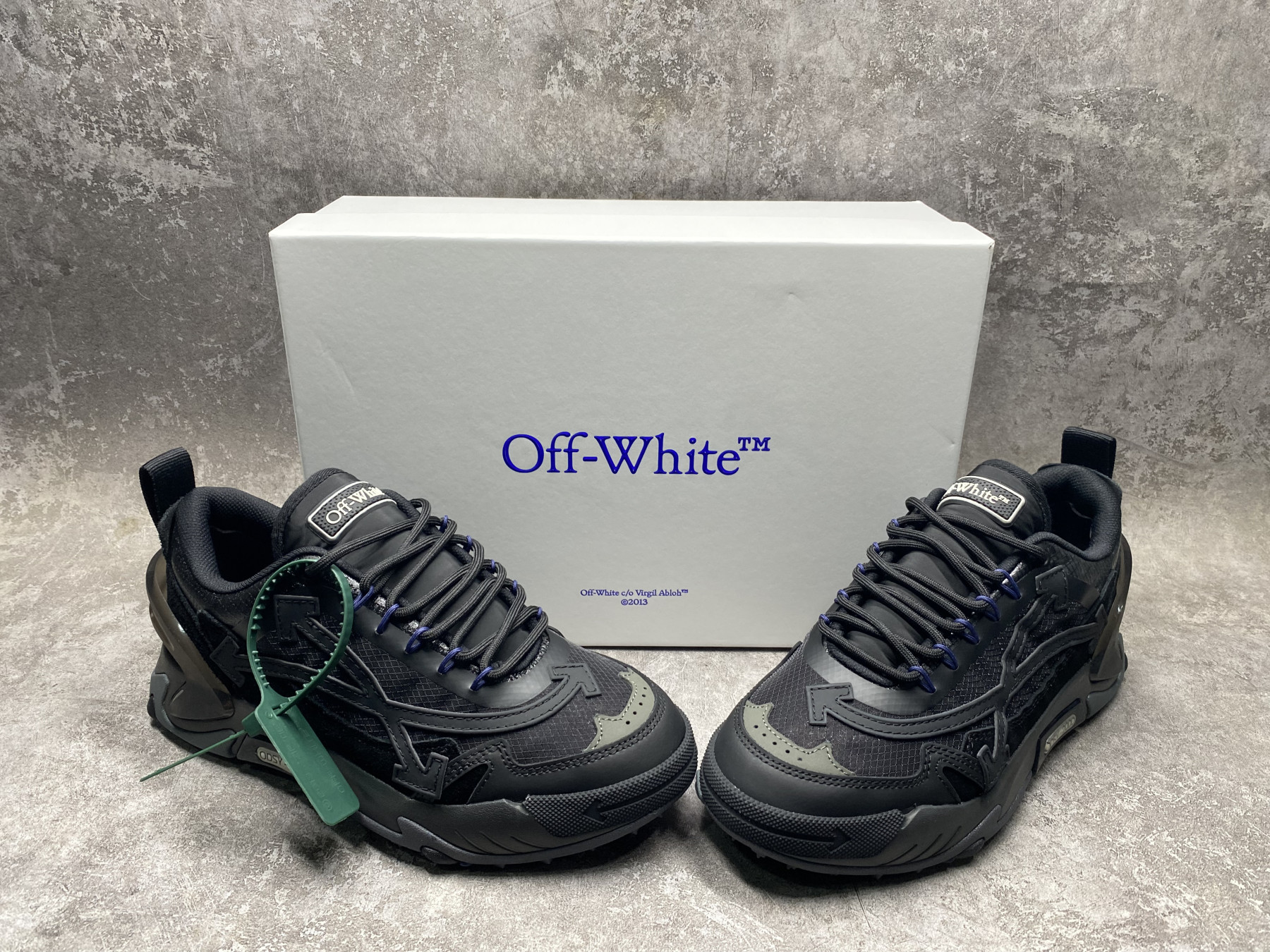 UA Off-White Odsy-2000 Sneaker