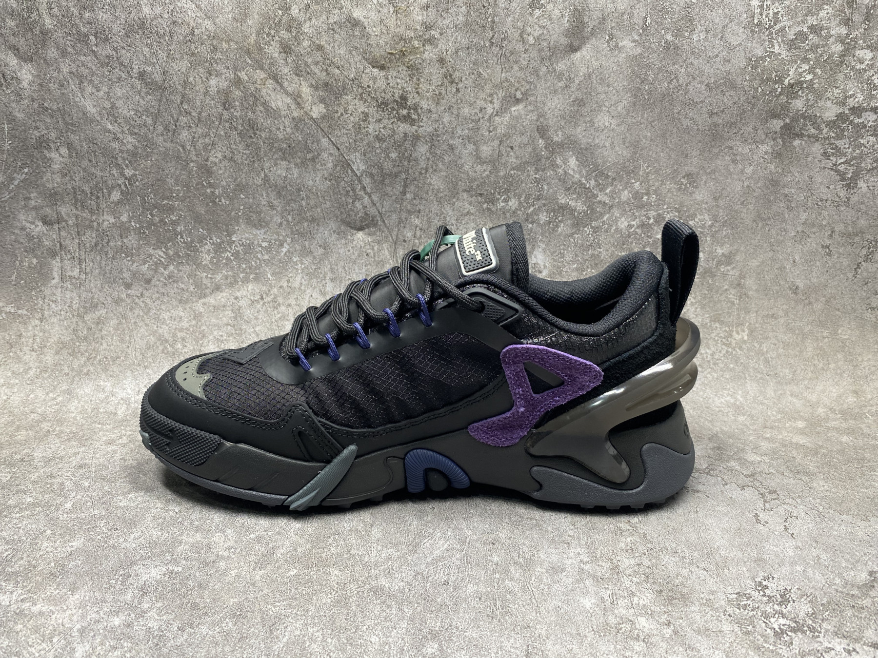 UA Off-White Odsy-2000 Sneaker