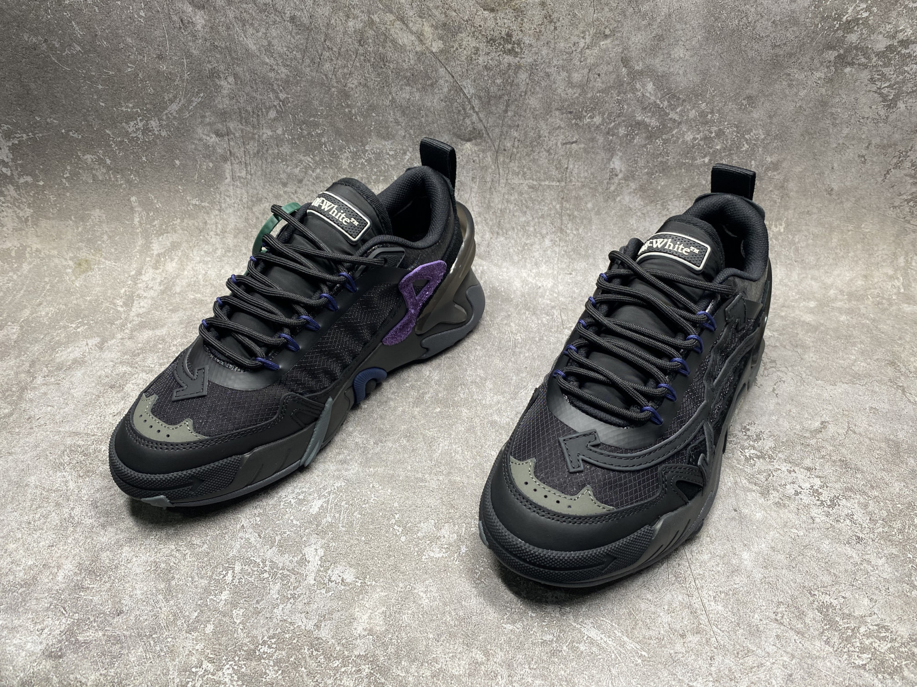 UA Off-White Odsy-2000 Sneaker