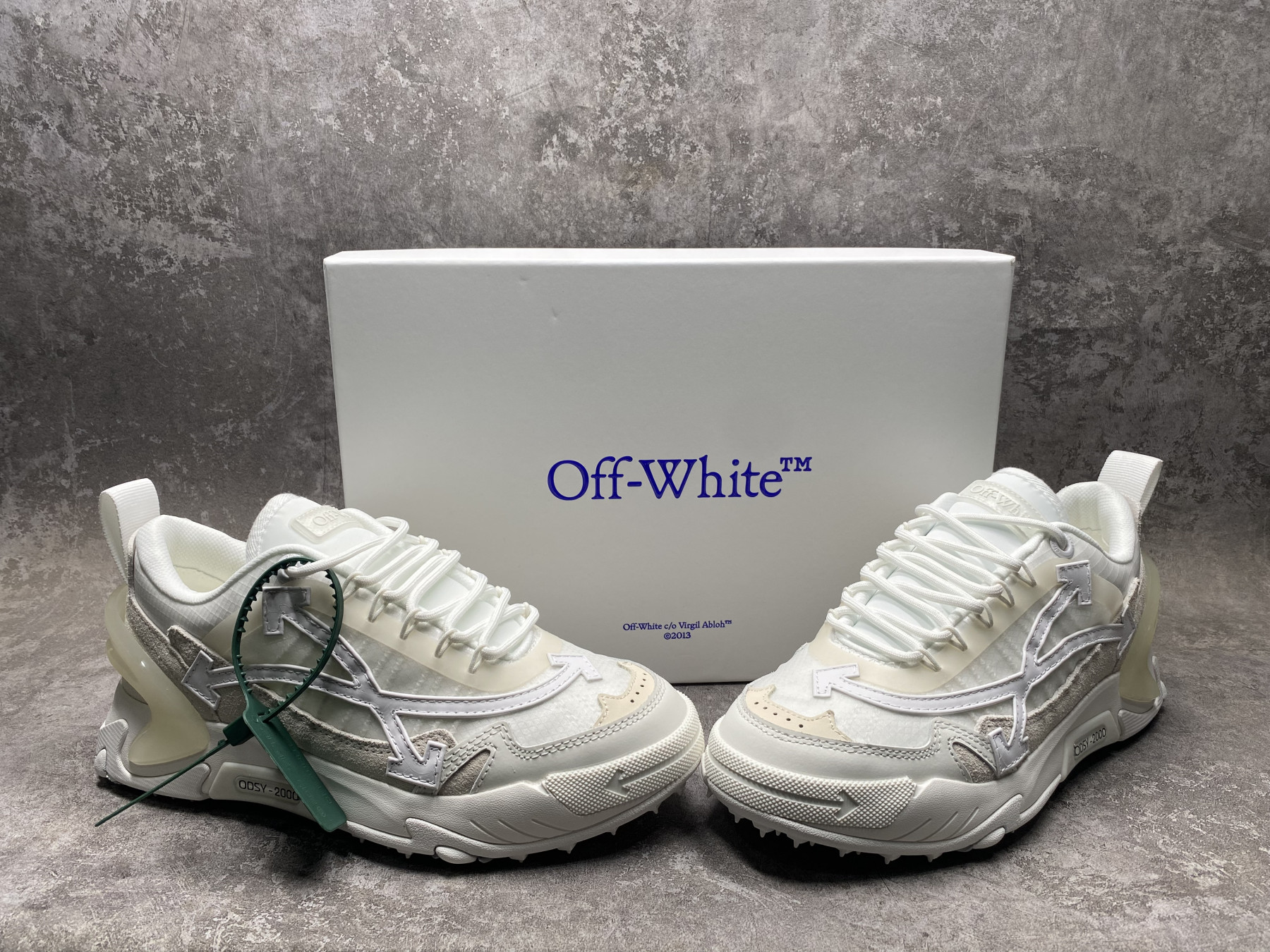 UA Off-White Odsy-2000 Sneaker
