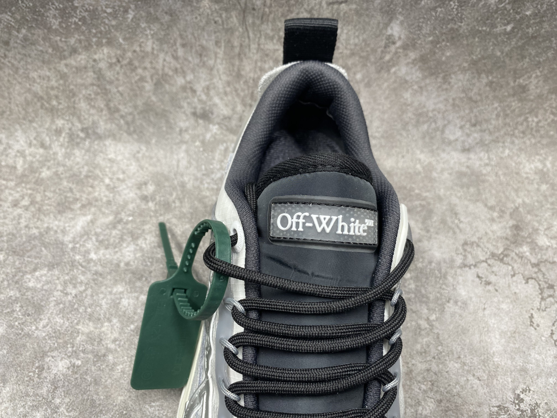 UA Off-White Odsy-2000 Sneaker