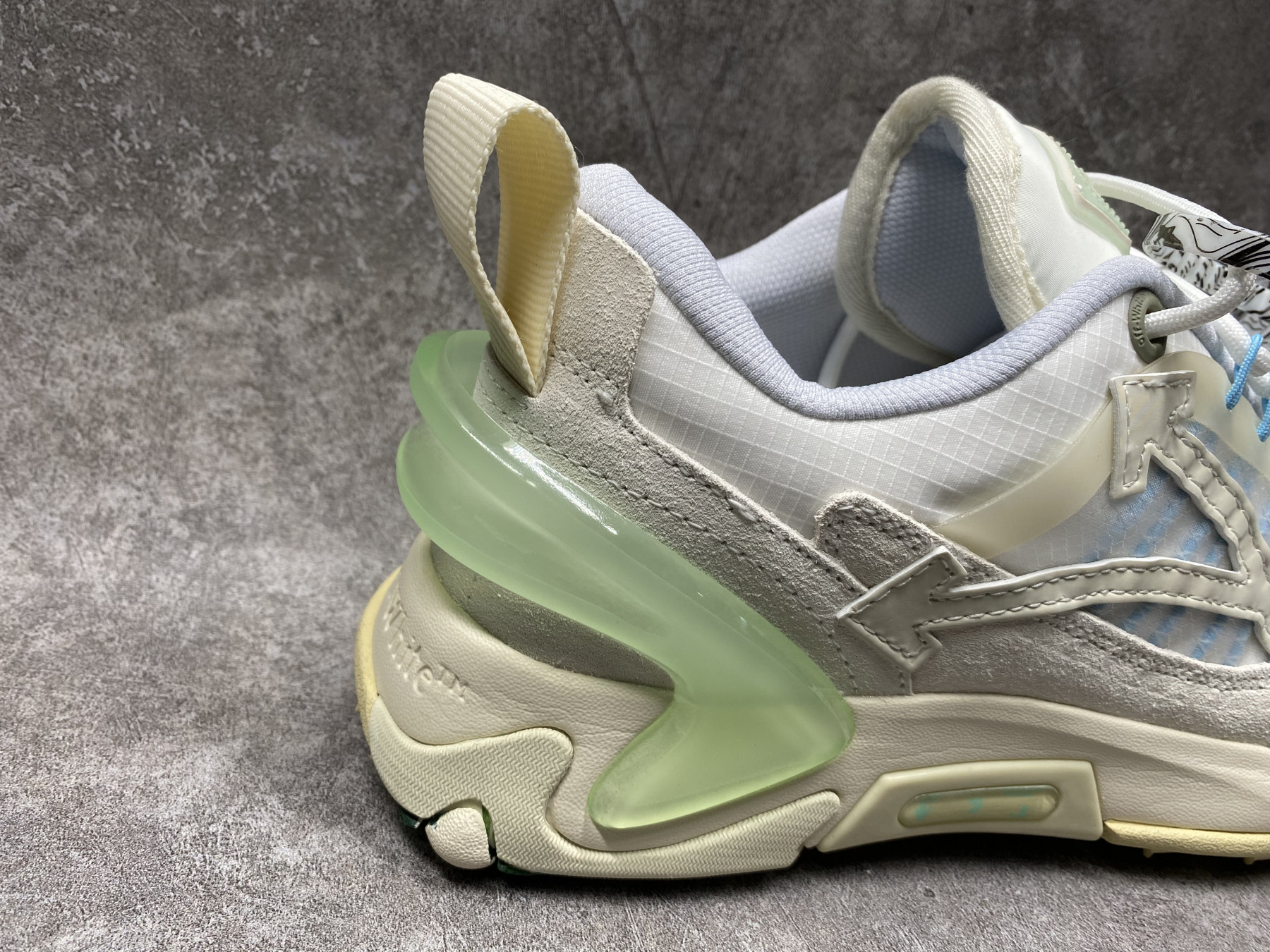 UA Off-White Odsy-2000 Sneaker