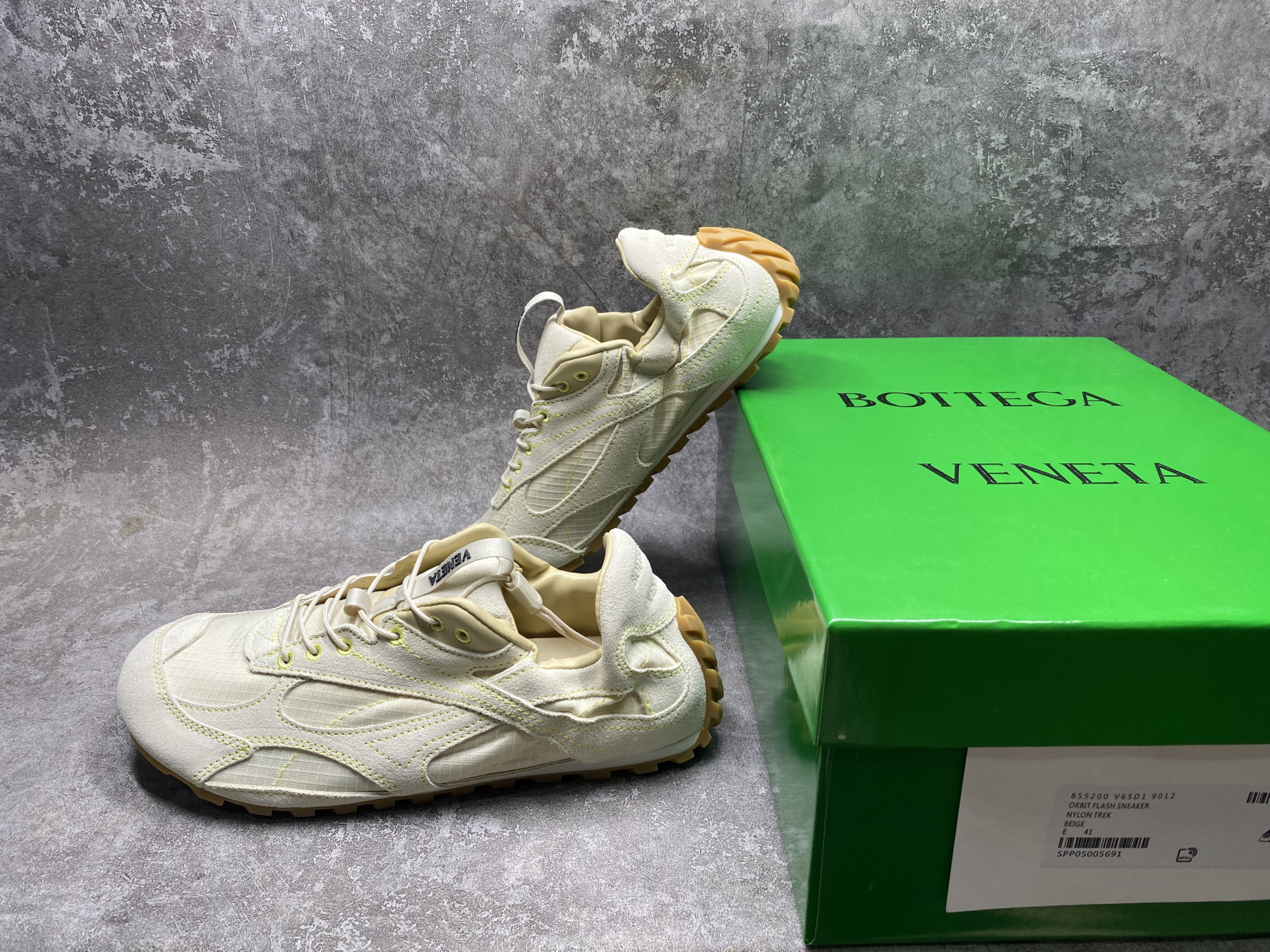 ua b0tt*ga Ven*ta orbit flash sneaker