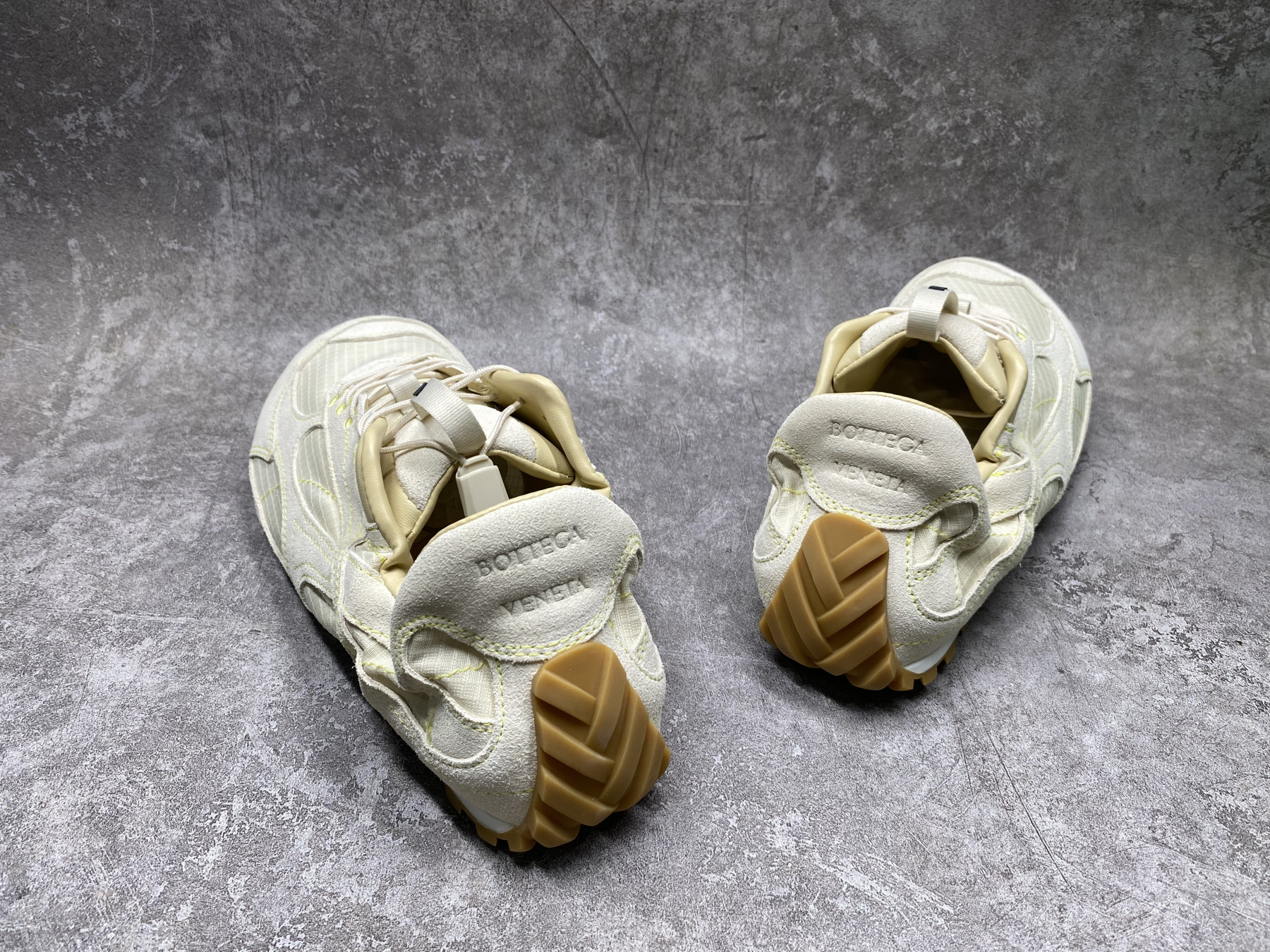 ua b0tt*ga Ven*ta orbit flash sneaker