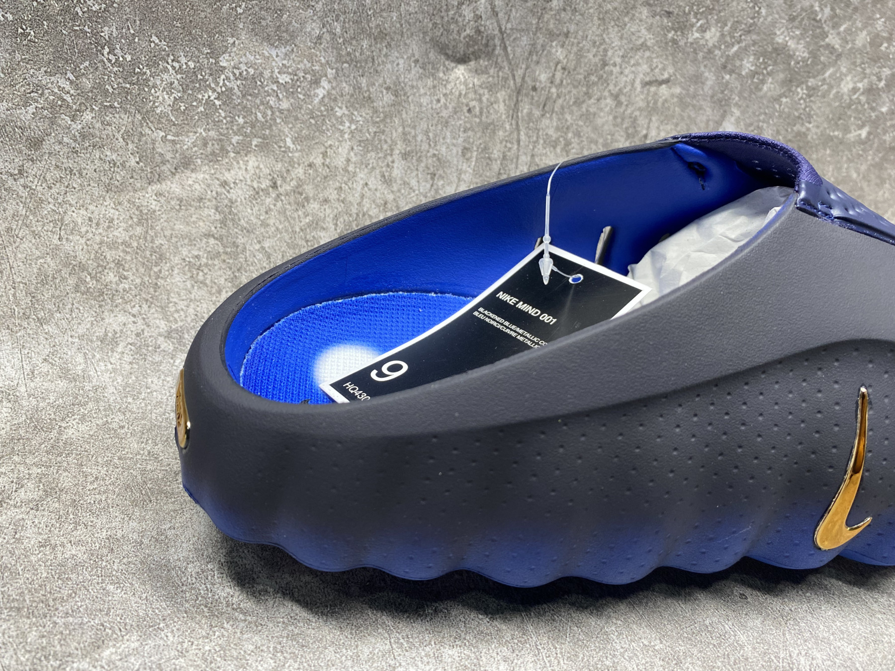 Nike Mind 001 Slide (Runs one size small)
