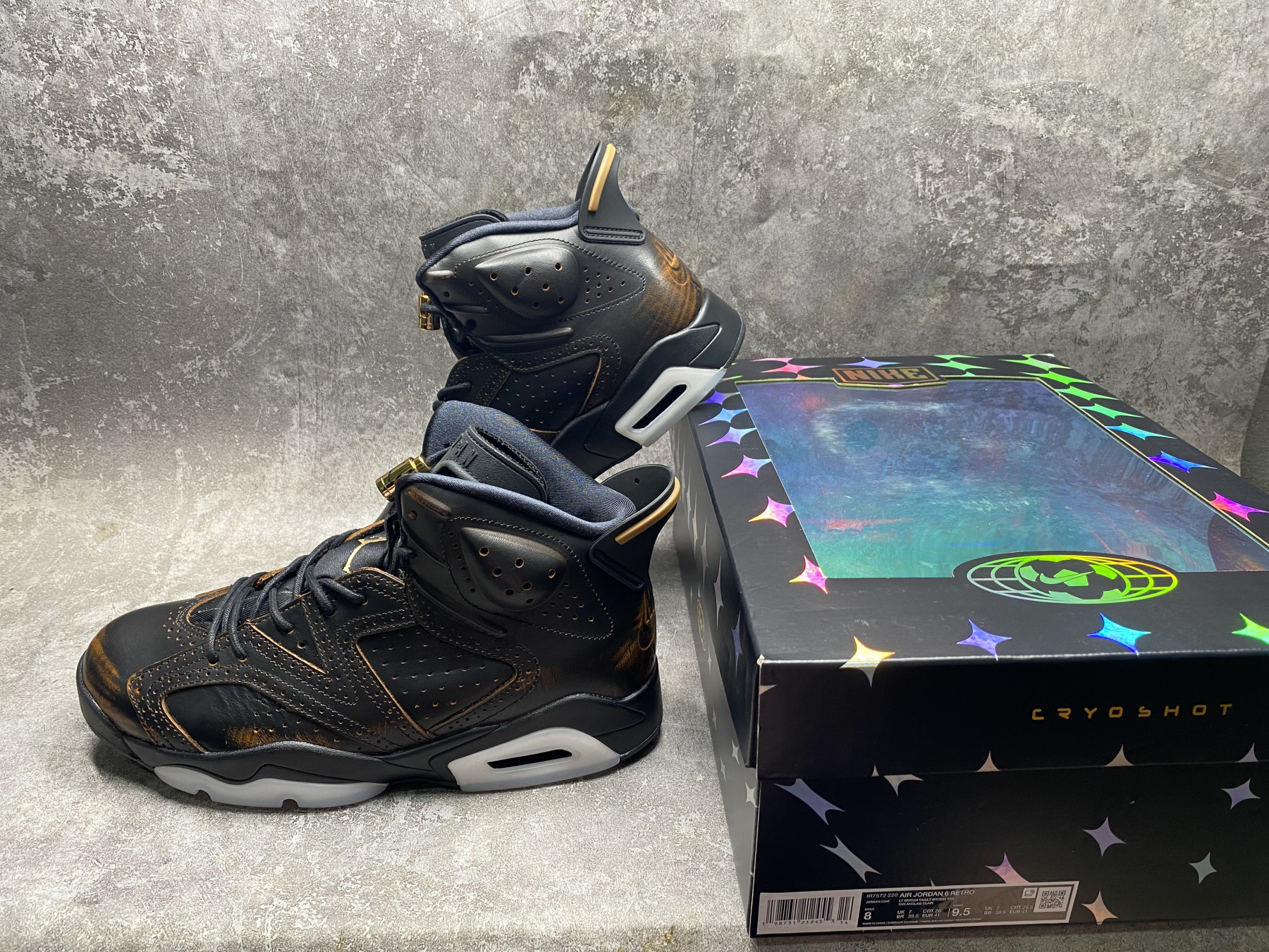 UA AIR JORDAN 6 Retro