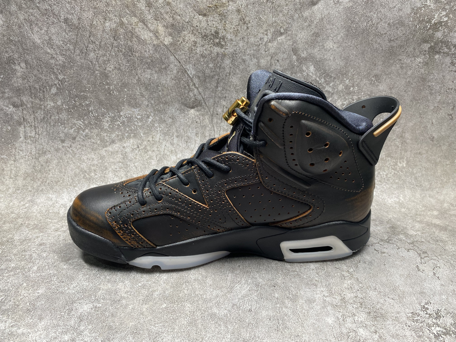 UA AIR JORDAN 6 Retro