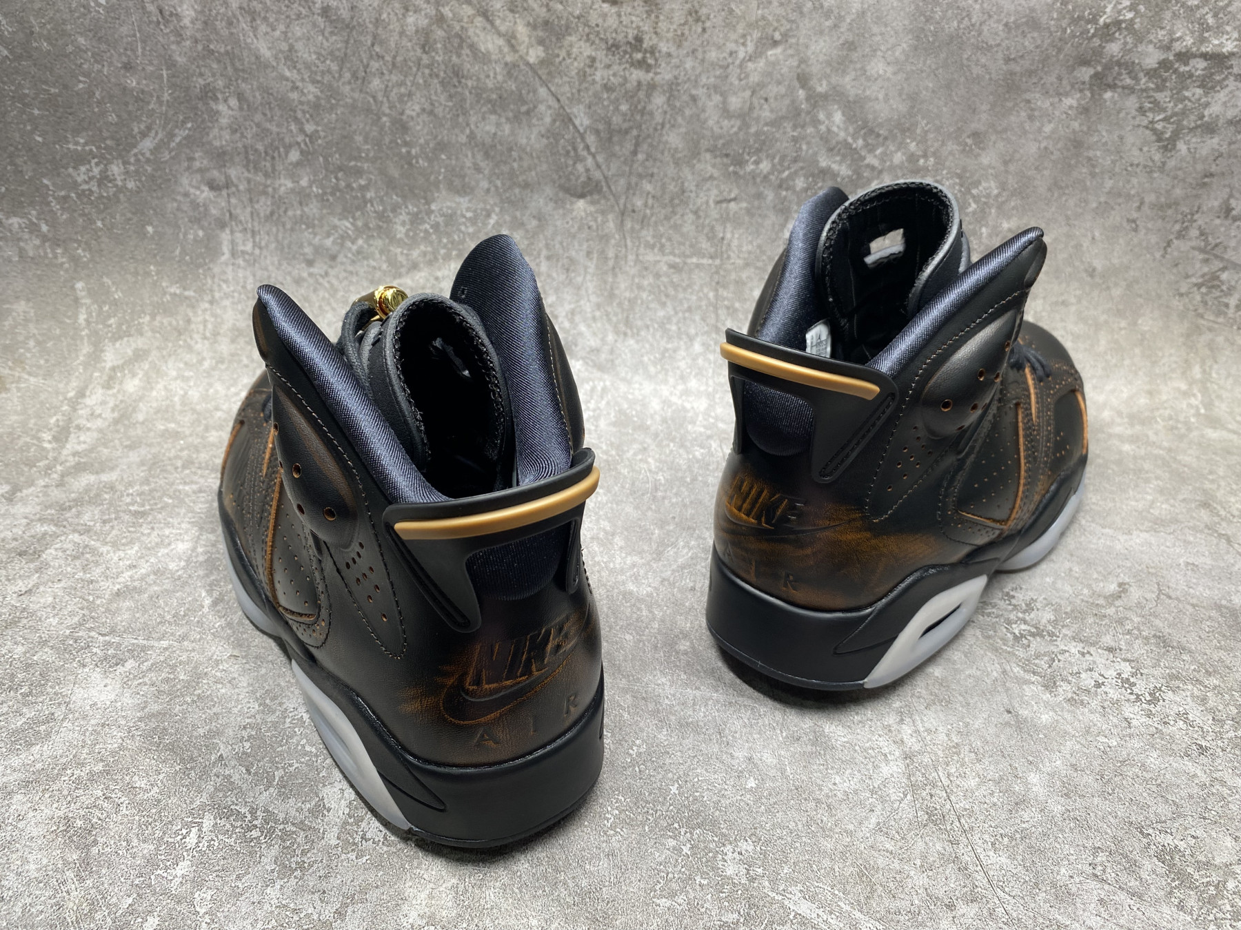 UA AIR JORDAN 6 Retro