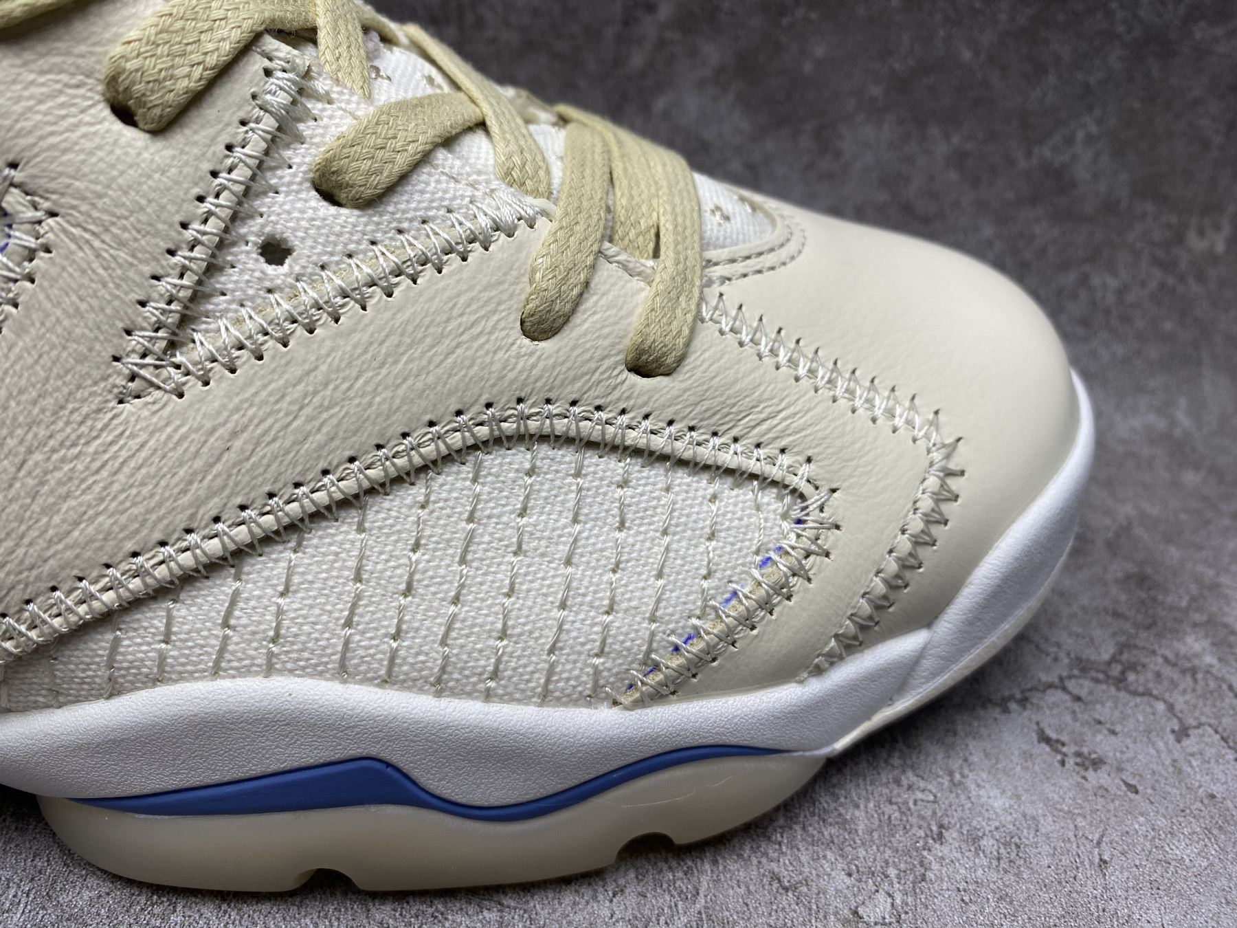 UA AIR JORDAN 6 Retro