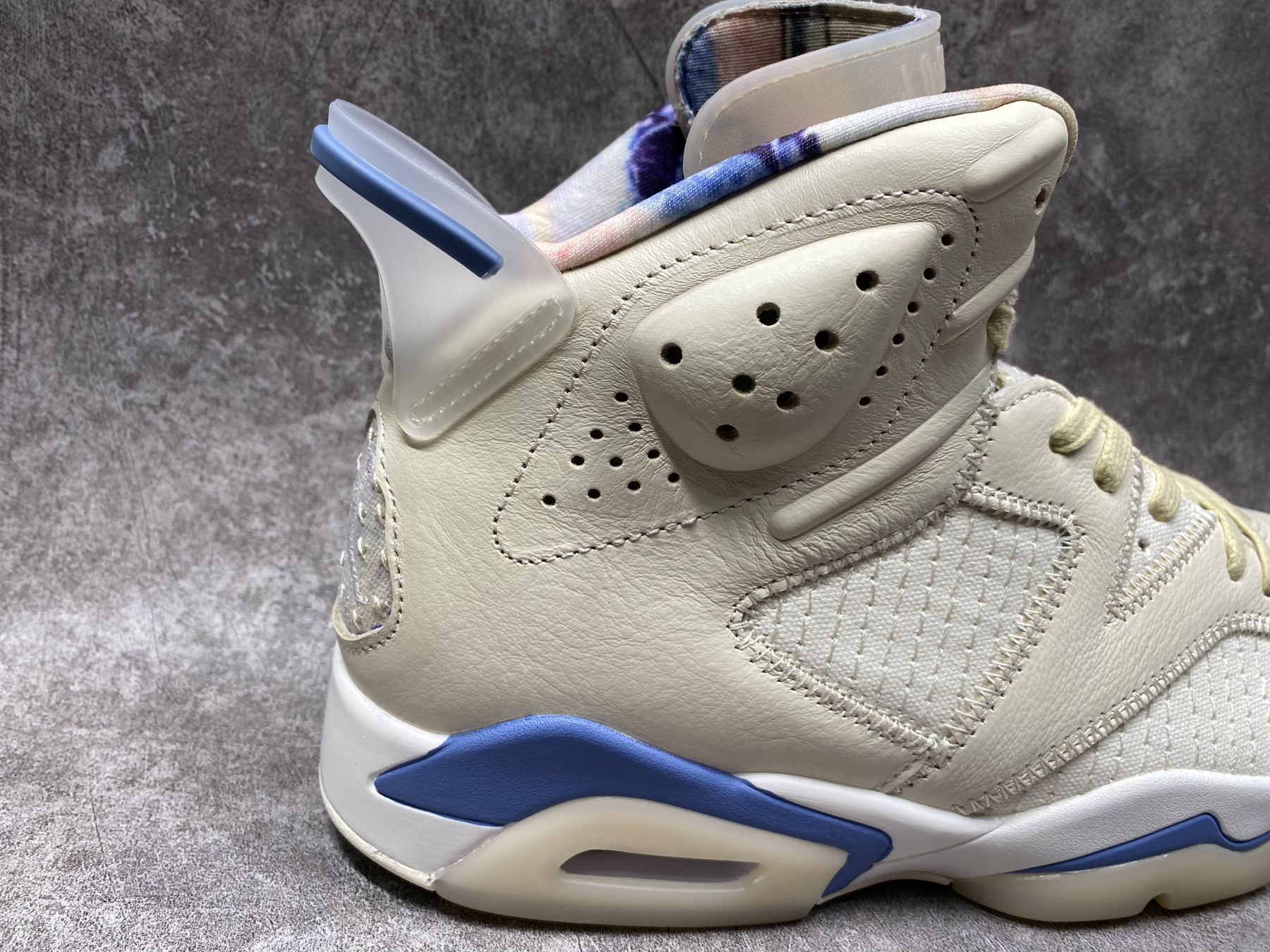 UA AIR JORDAN 6 Retro