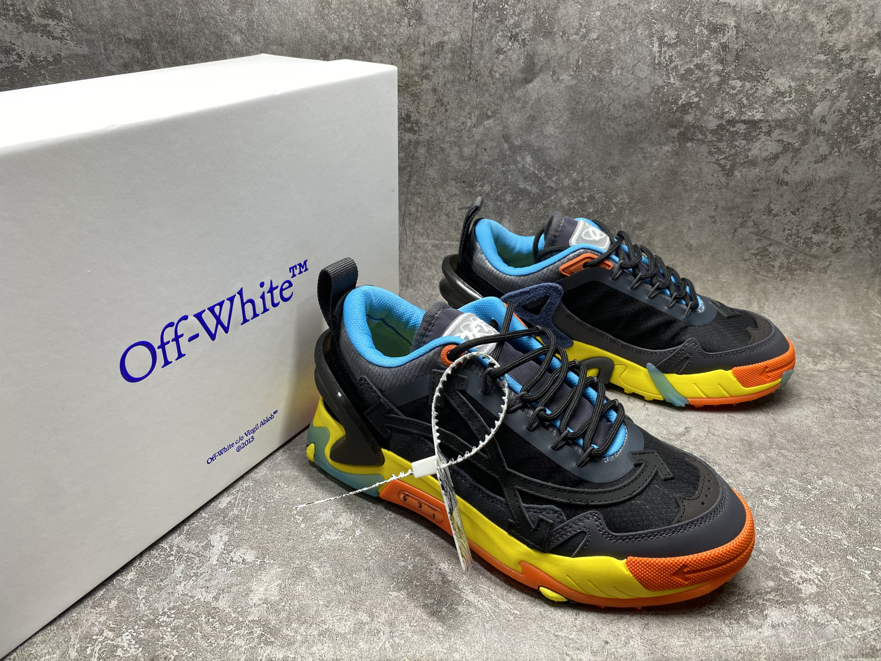 UA Off-White Odsy-2000 Sneaker