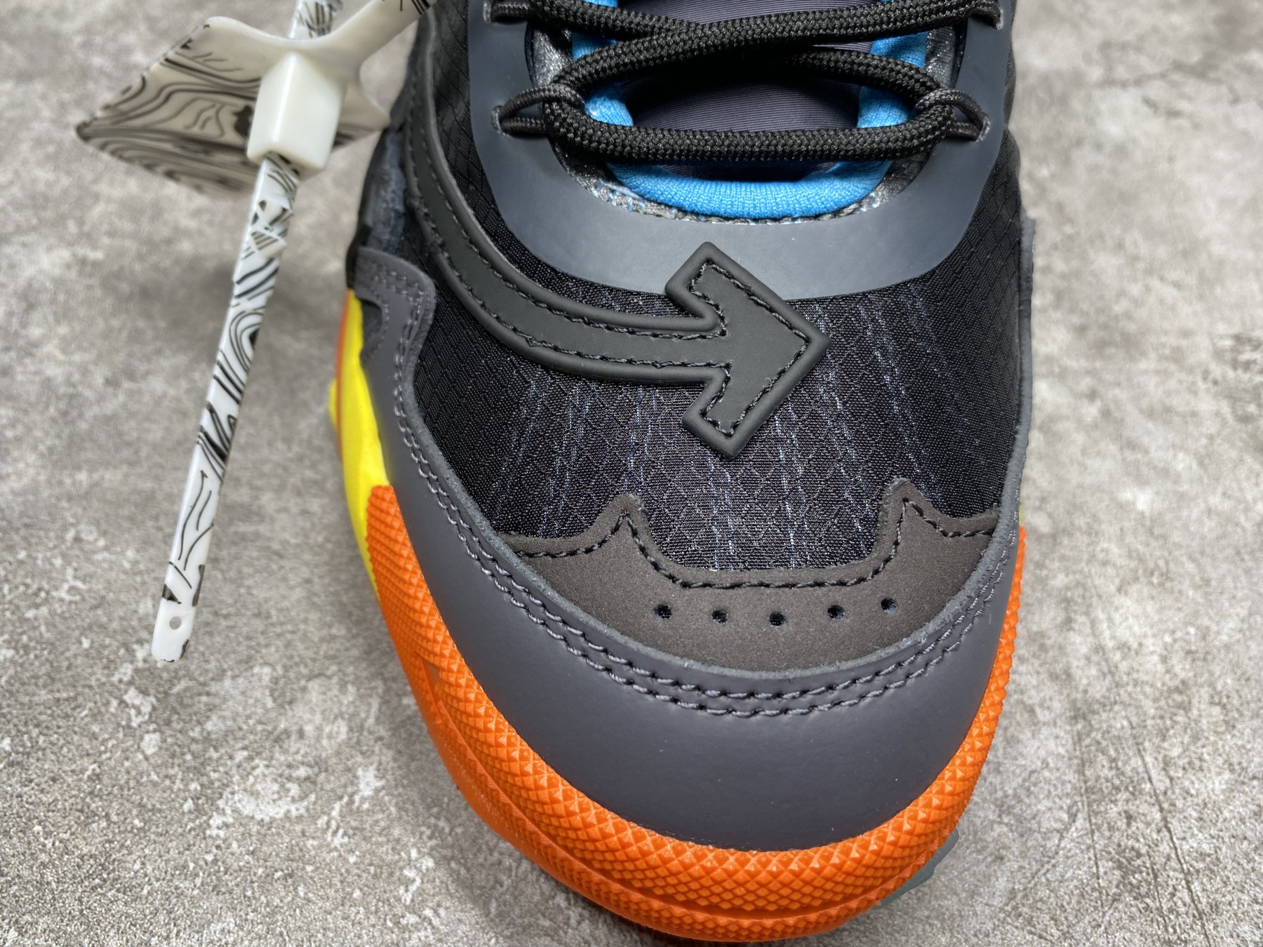UA Off-White Odsy-2000 Sneaker