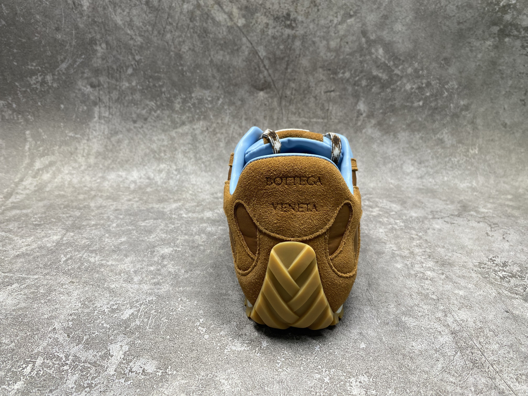 ua b0tt*ga Ven*ta orbit flash sneaker