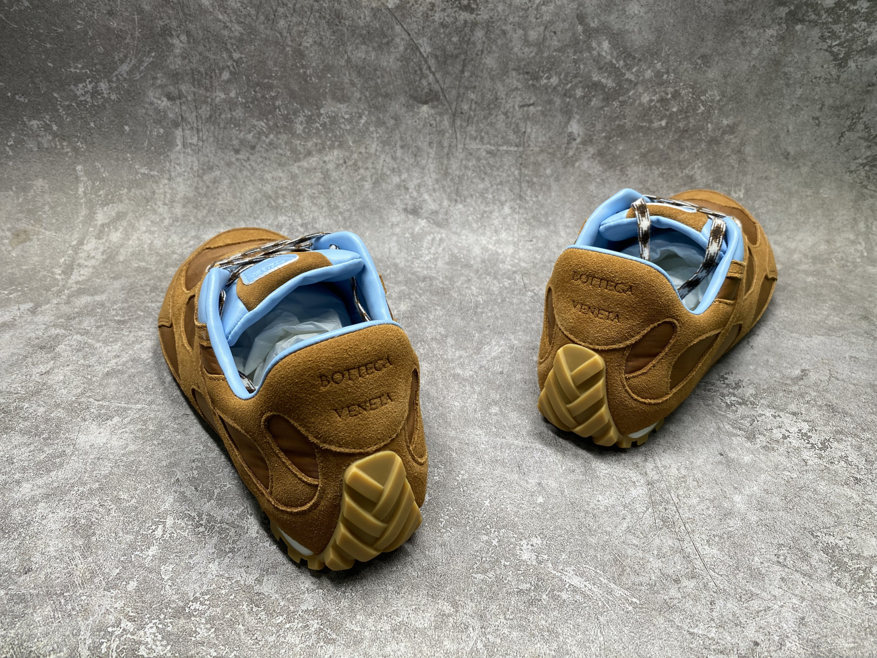ua b0tt*ga Ven*ta orbit flash sneaker