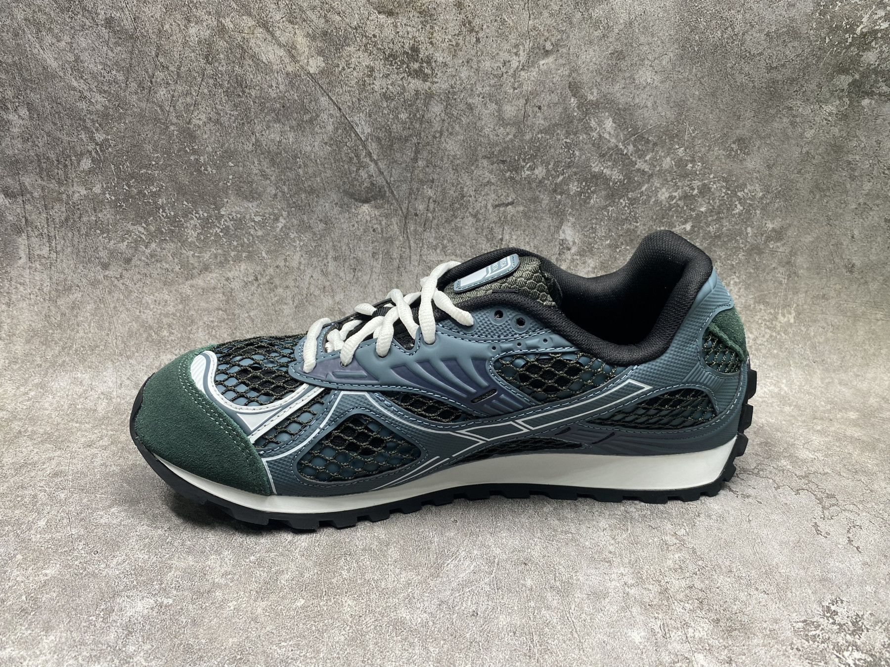 ua b0tt*ga Ven*ta orbit sneaker