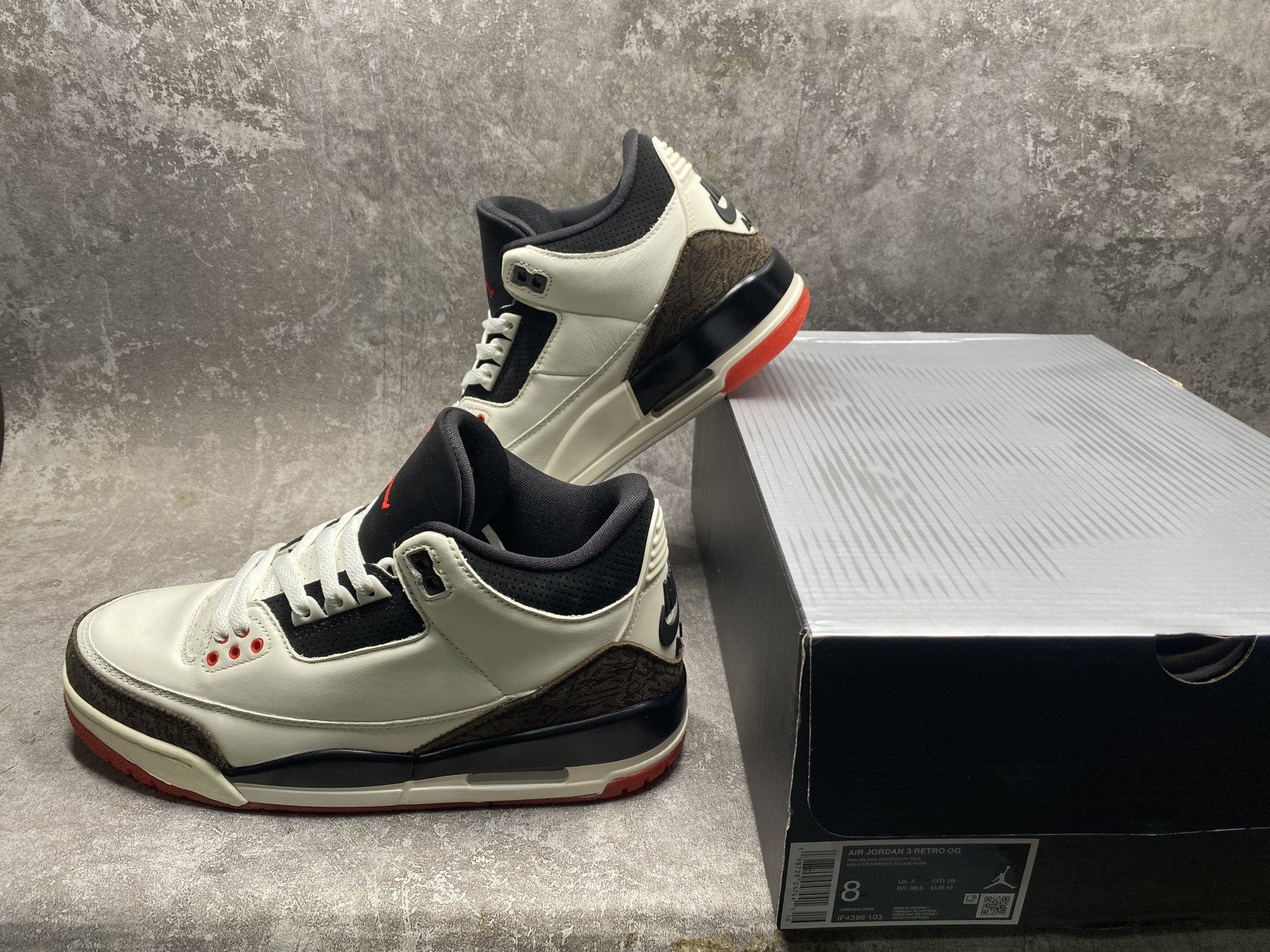 UA AIR JORDAN 3 Retro