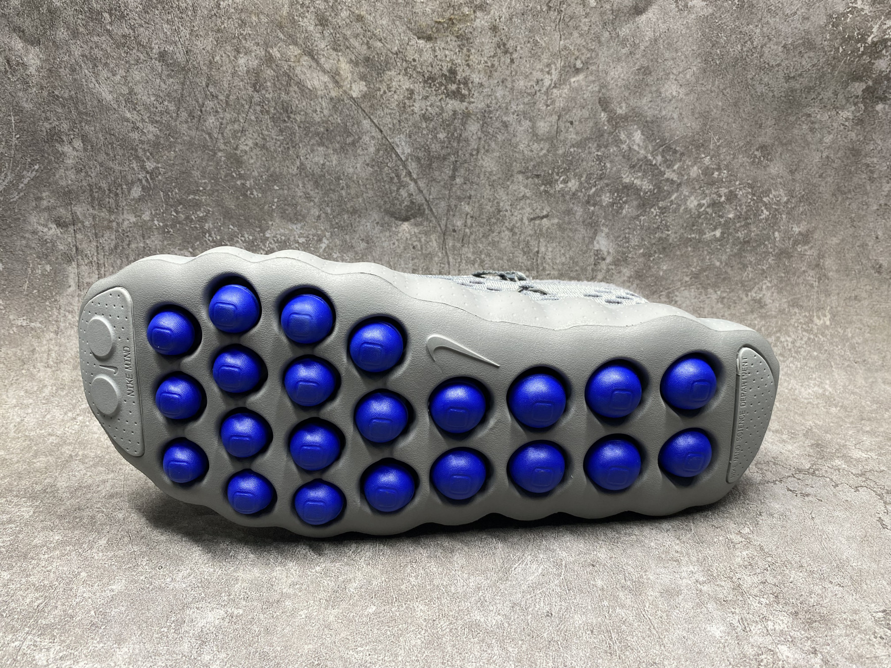 UA Nike Mind 002 Flyknit