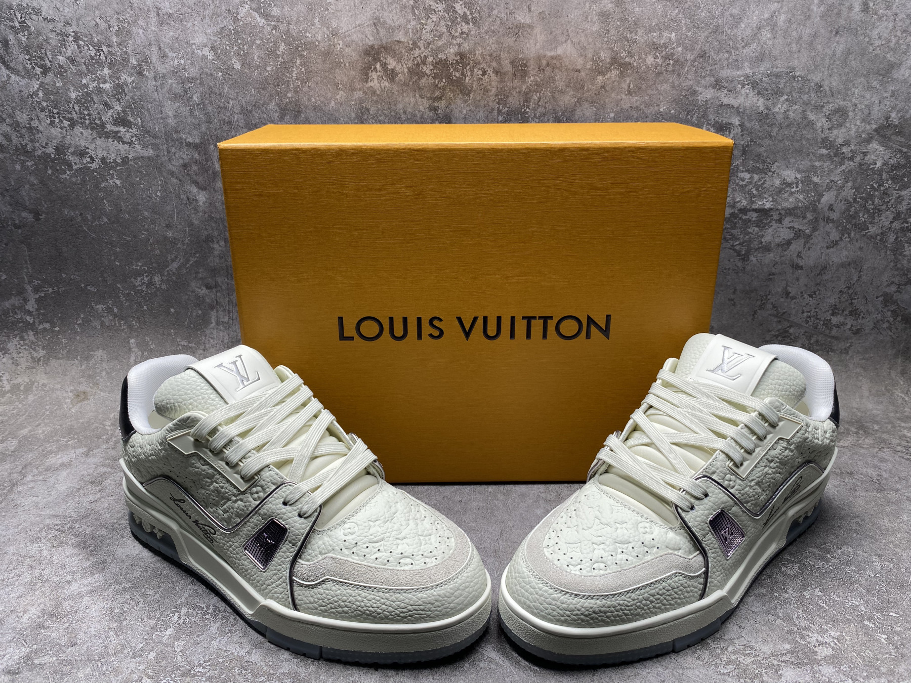 UA LV trainer Sneakers