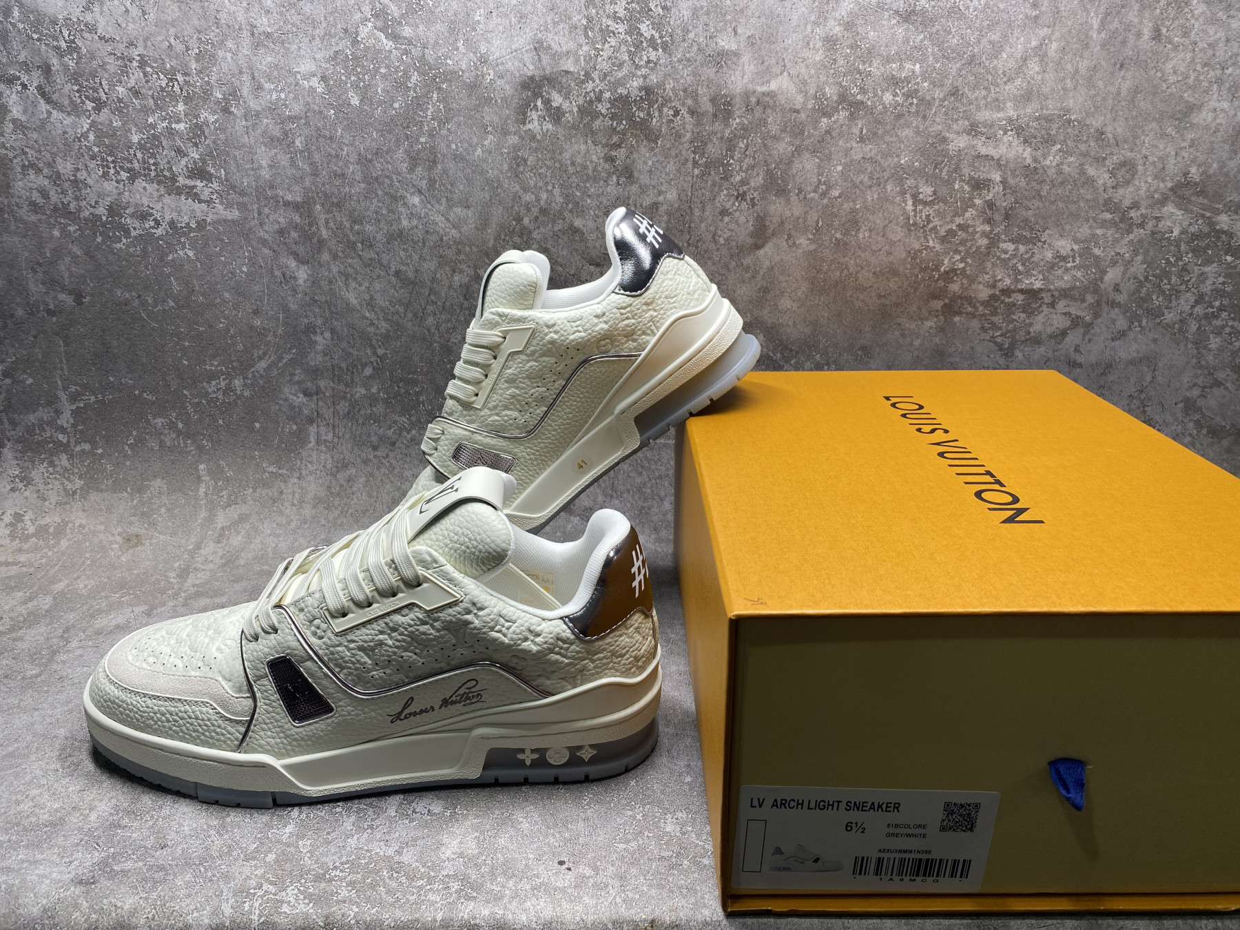 UA LV trainer Sneakers