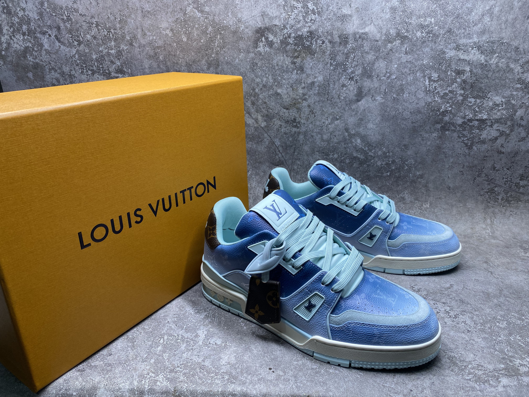 UA LV trainer Sneakers