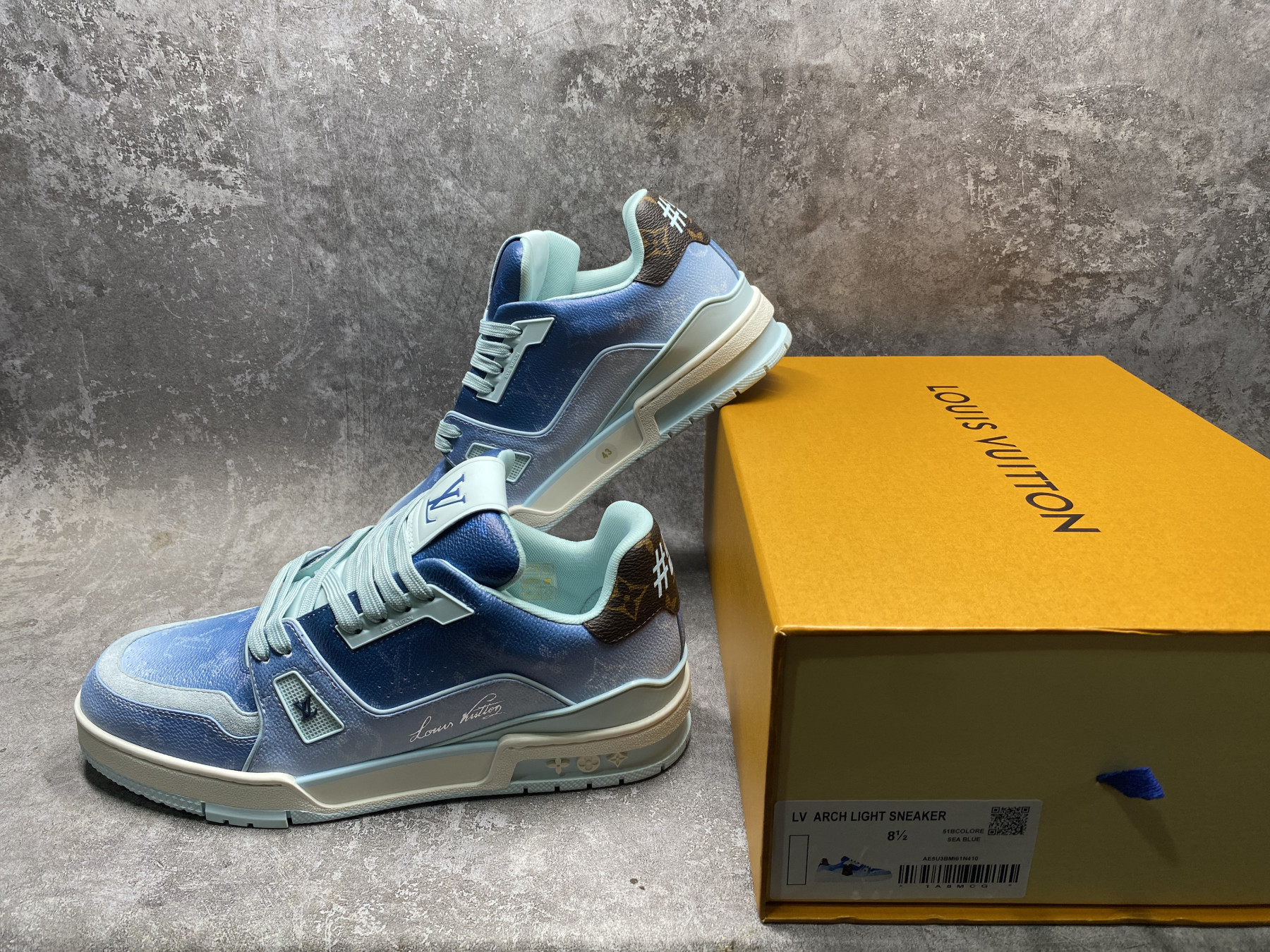 UA LV trainer Sneakers
