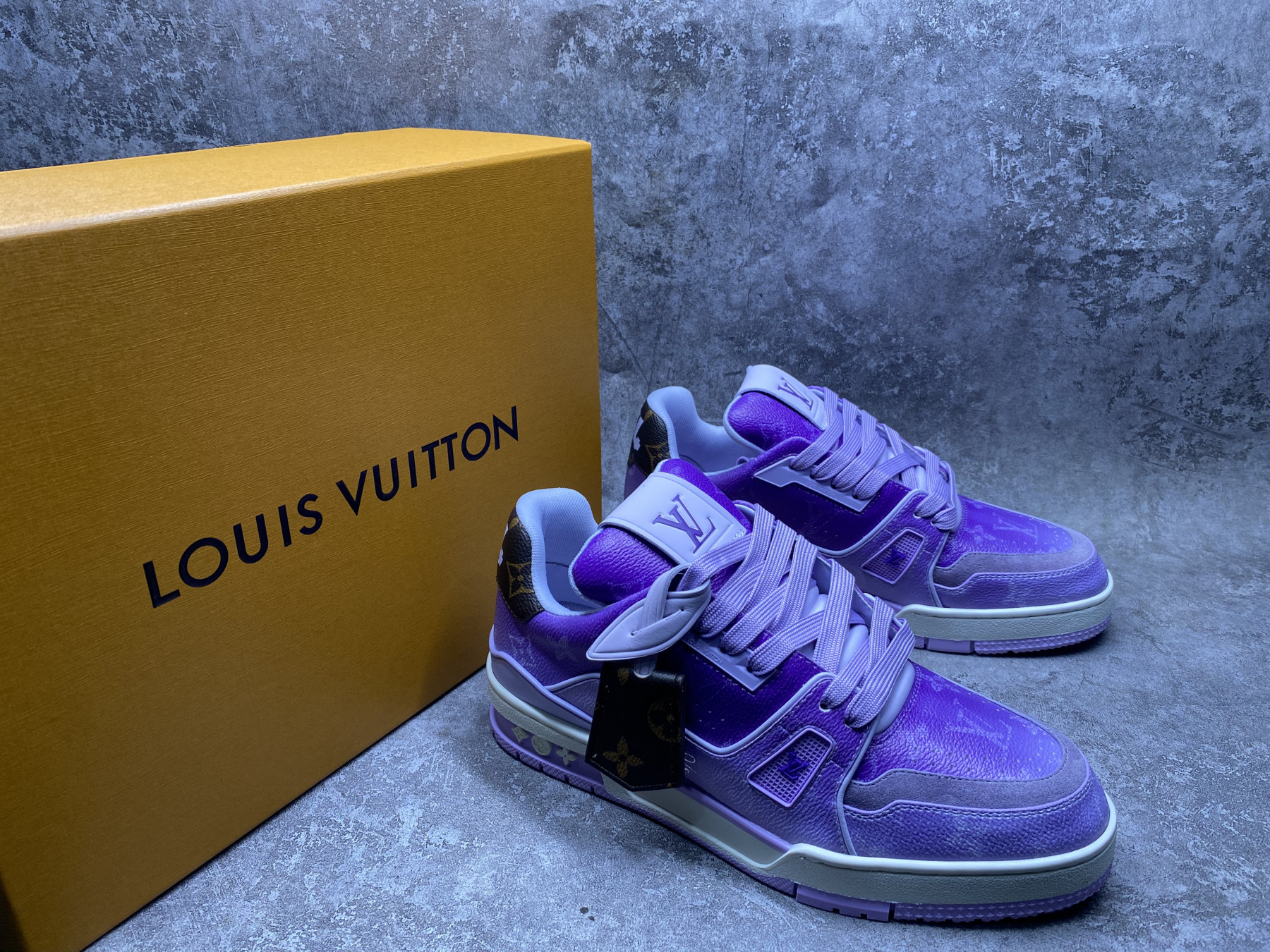 UA LV trainer Sneakers