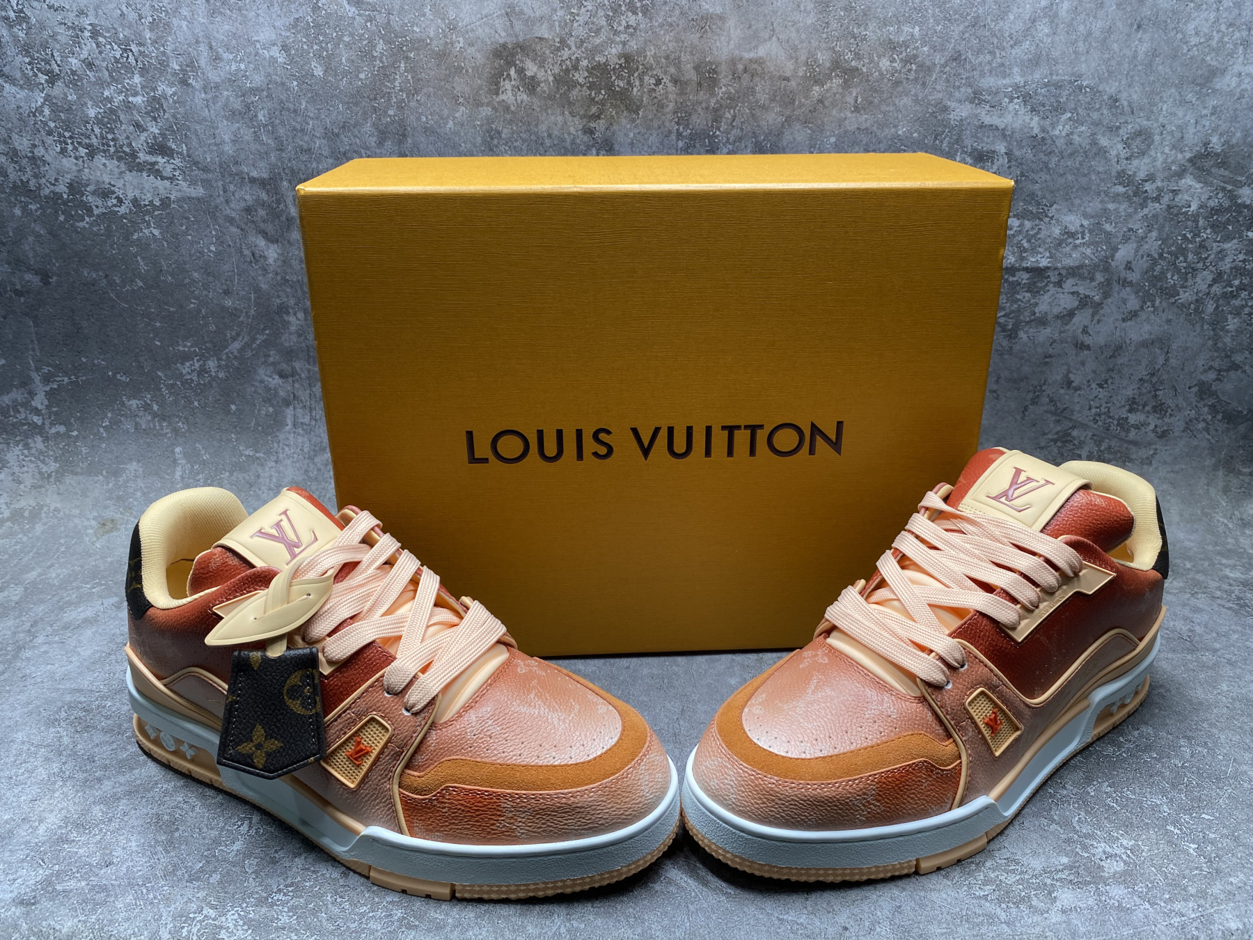 UA LV trainer Sneakers