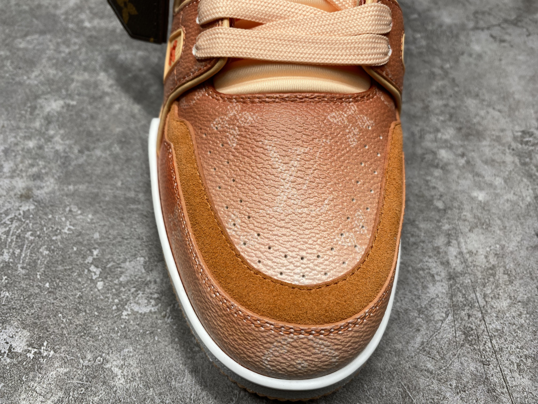 UA LV trainer Sneakers