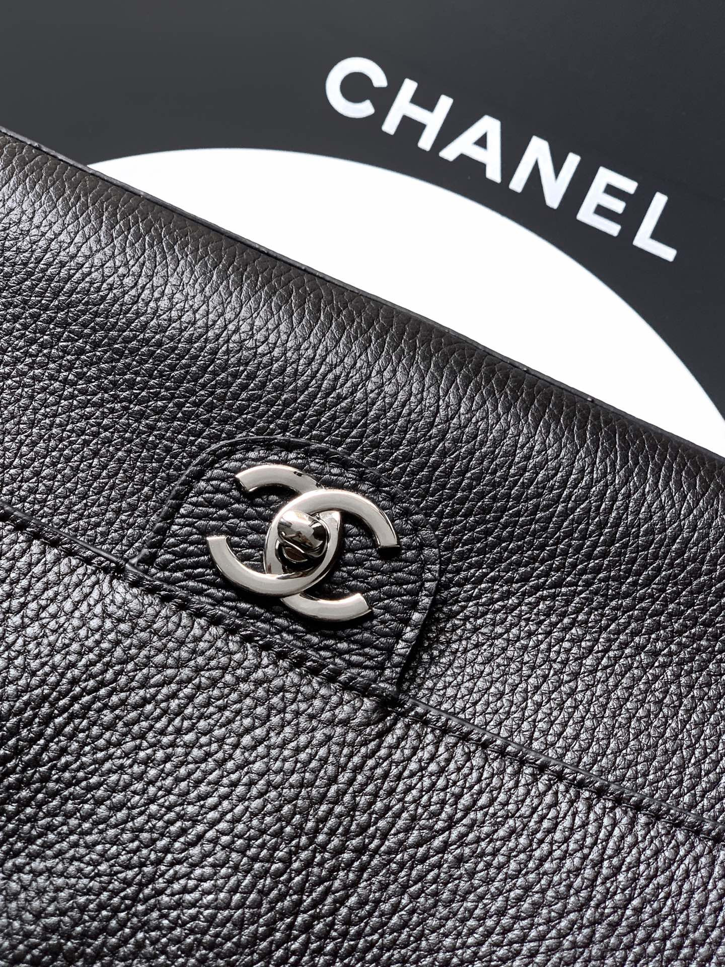 Chanel Maxi Flapbag AS6231 19.5x32x10cm