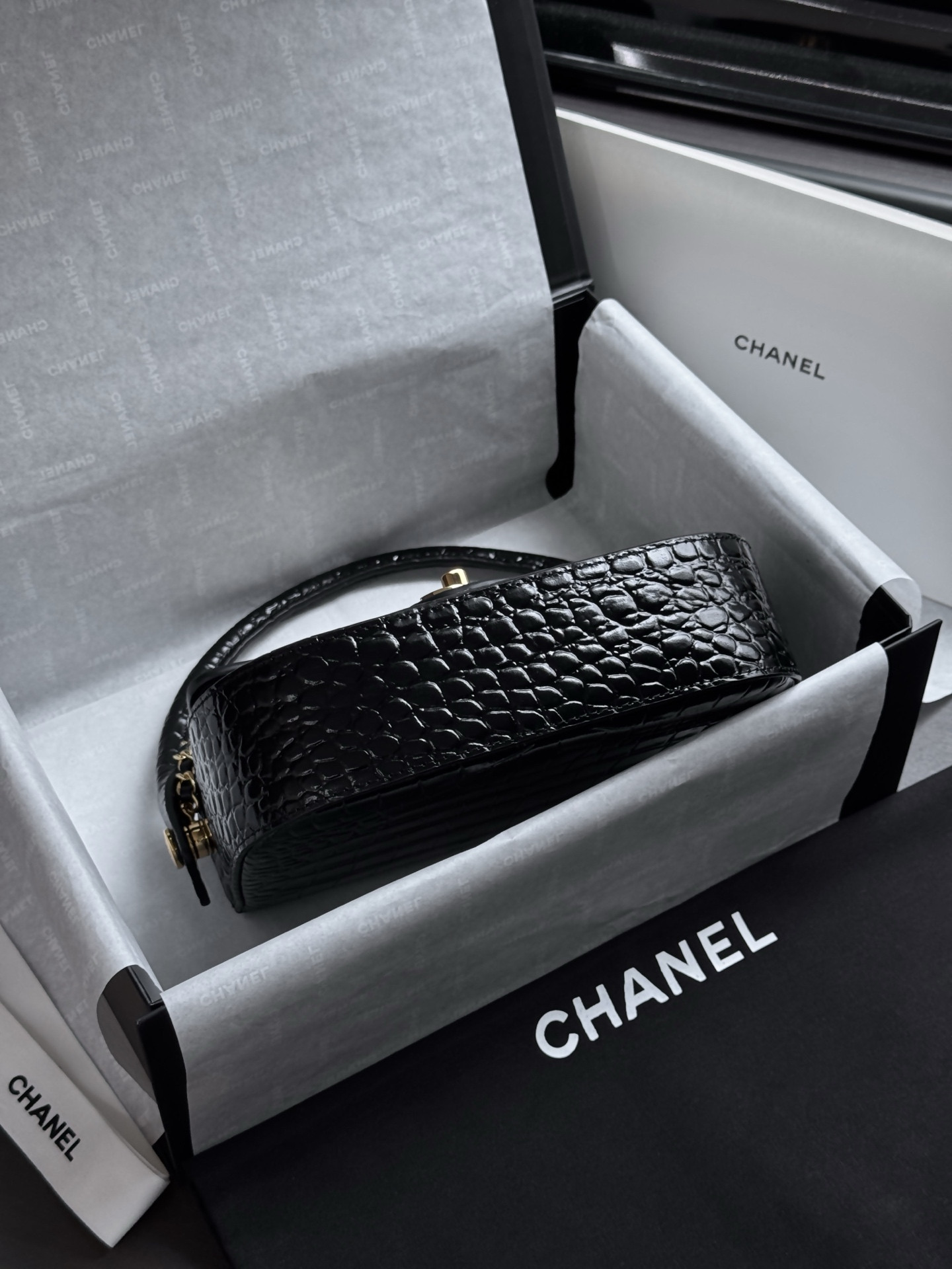Chanel Mini Flap Bag With Handle AS6424 14.5x19.5x5cm