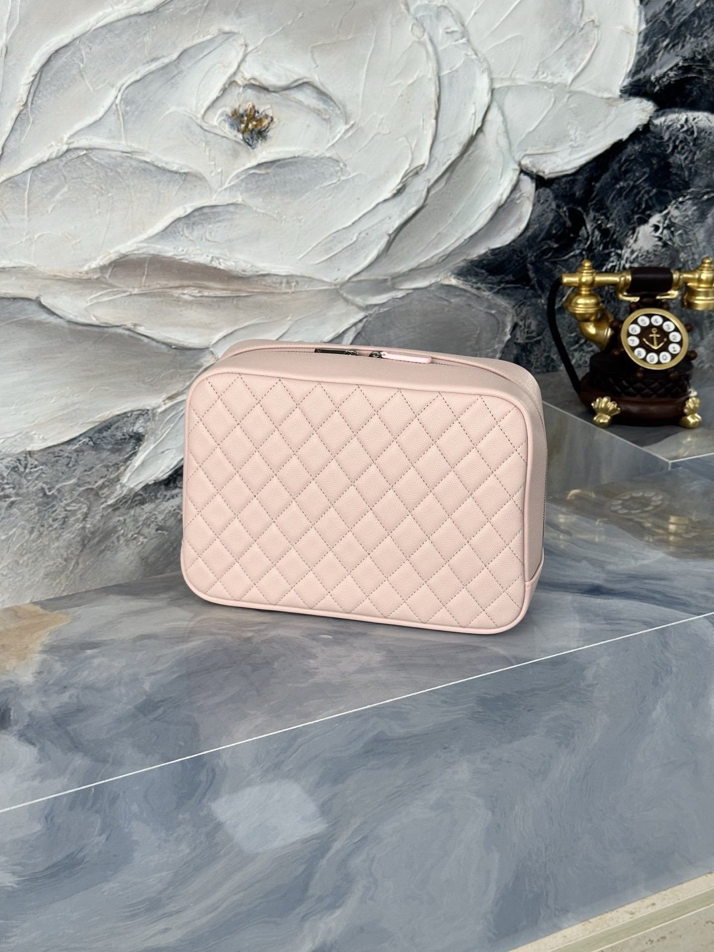 Chanel Pouch Bag A31106 25x9x17cm