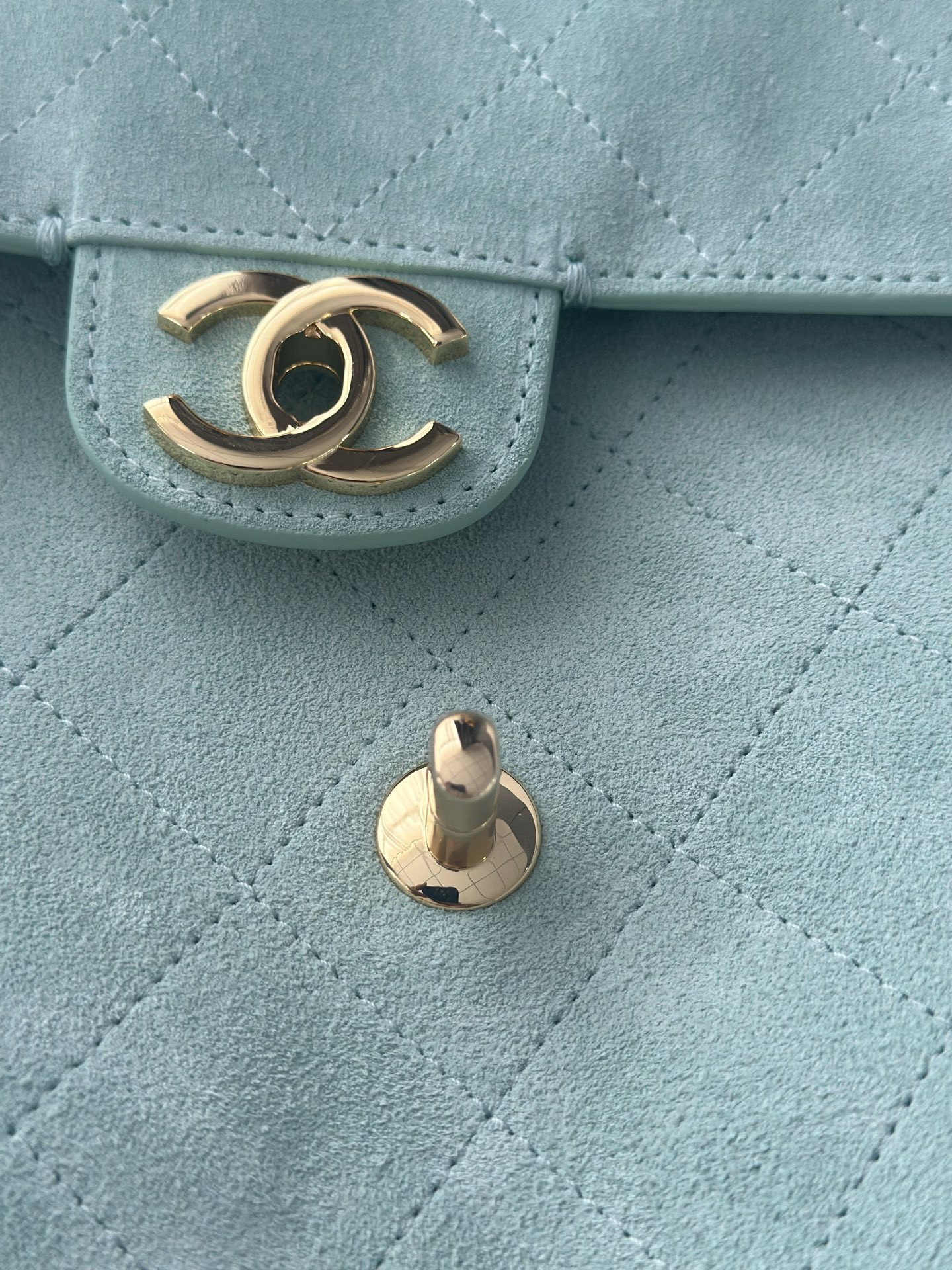 Chanel Maxi Flapbag Gold hardware AS6281 19.5x32x10cm