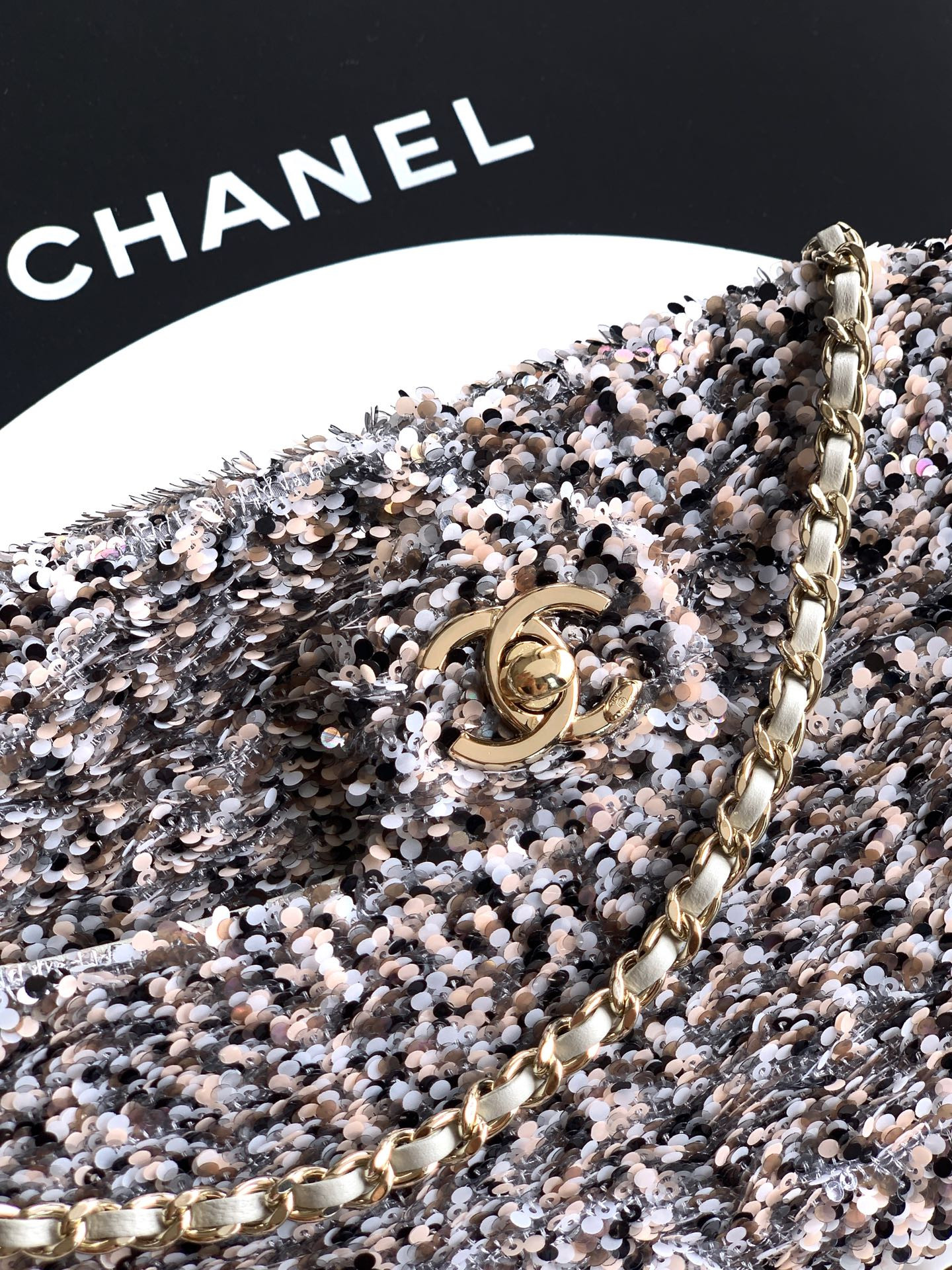 Chanel Flap Bag 20x12x6cm