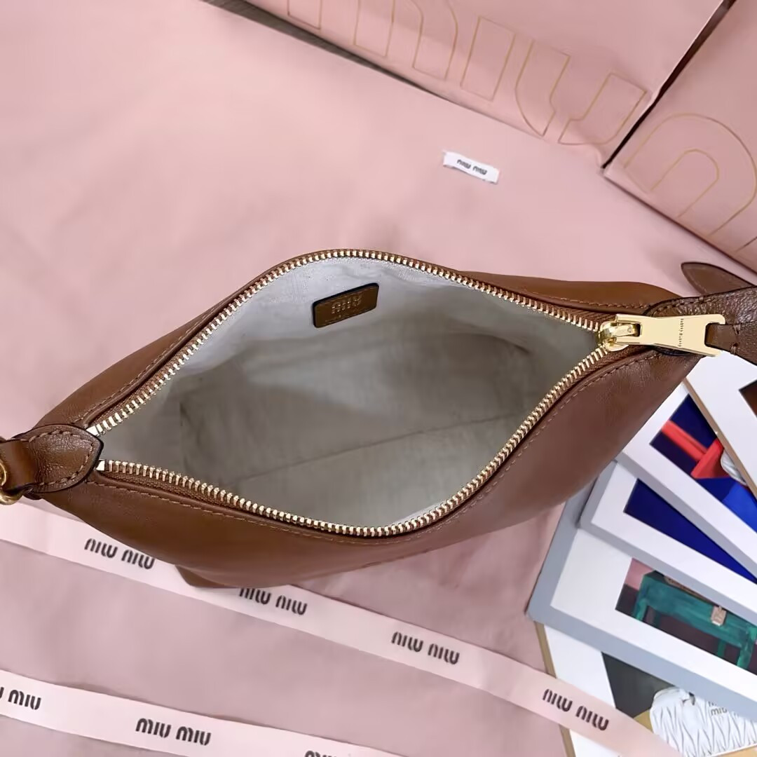 MIU MIU Naplak pouch 14x18.5x10cm