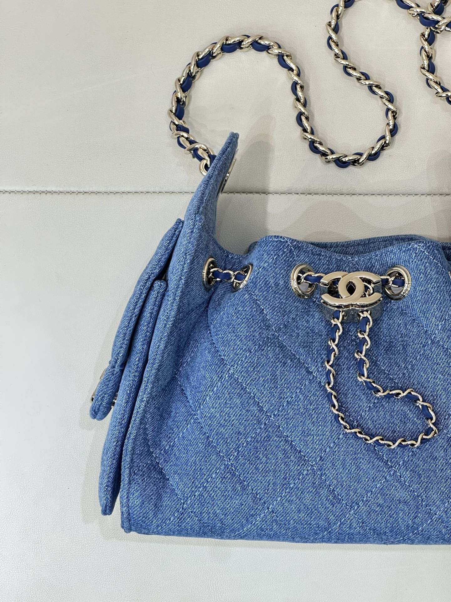 CHANEL 25C Bucket Bag 20x22x12.5cm